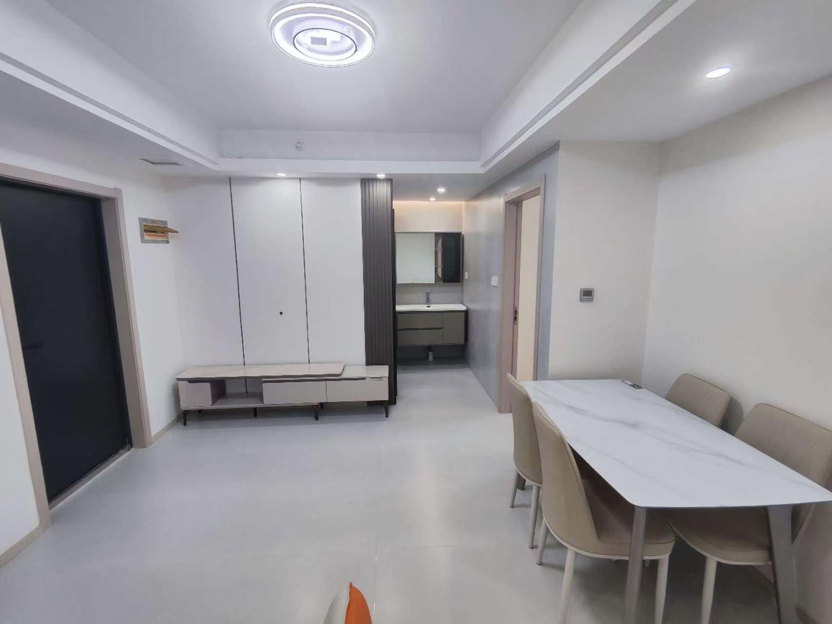 商城附近全新装修御景名邸稀缺小户型  价格便宜 看房方便