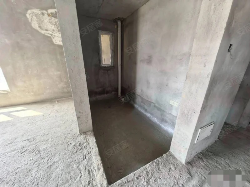 城东，公园世家，单价3400，电梯中层，证满二，两房