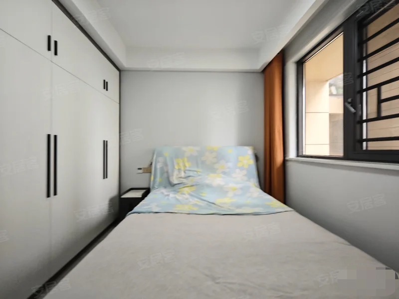 急售，沔阳清华园，精装三房，边户，全屋品牌家电家具，电梯中层，证满2，楼下就②中大门，基本未住​