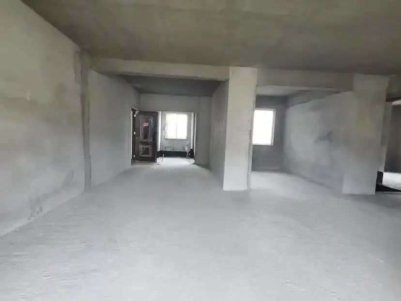 新城名都，，带车位，毛坯大四房，东边户，好楼层，证满二南北通透