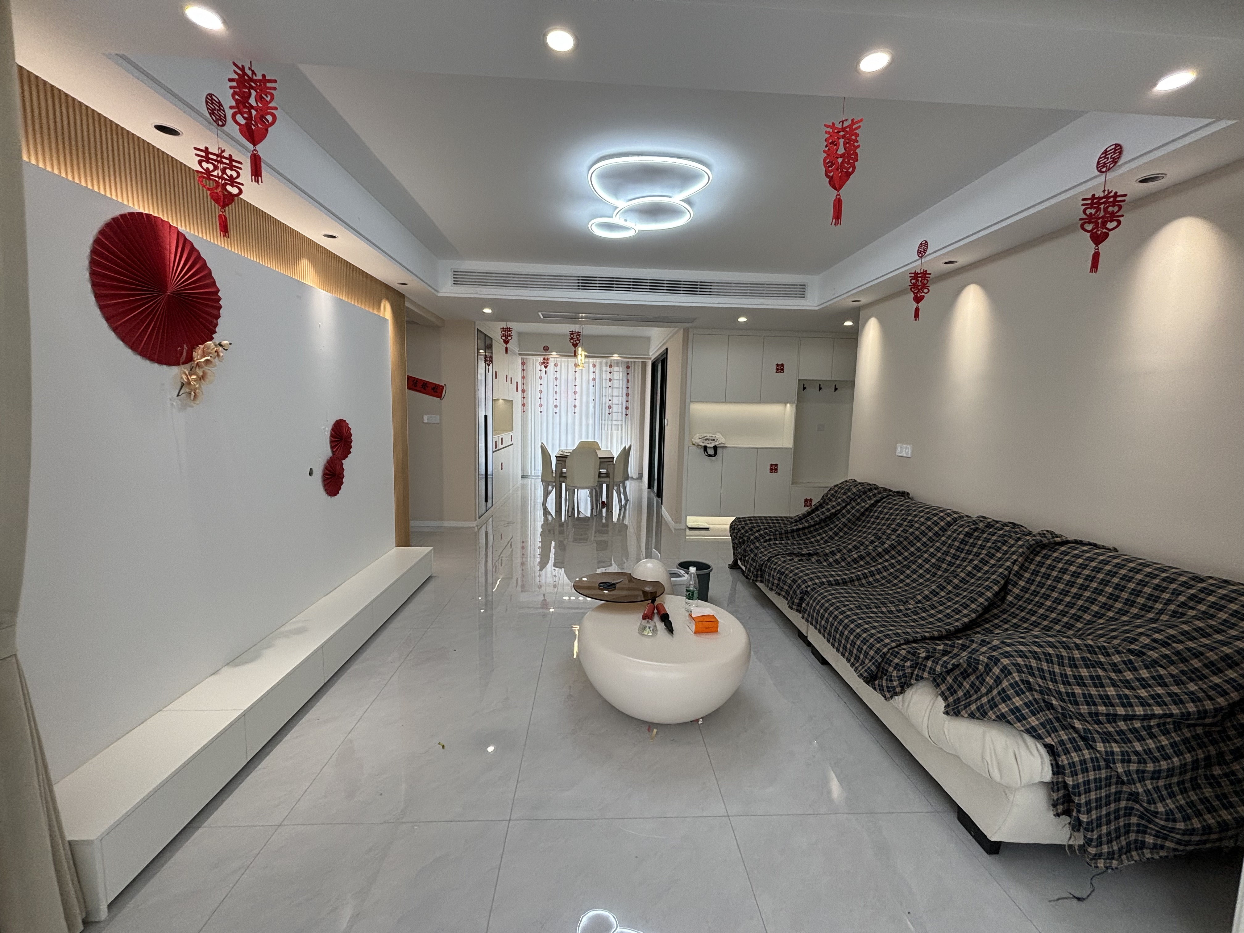 满庭春.精装三房两卫.看房方便.房子直接了个婚层色新的狠