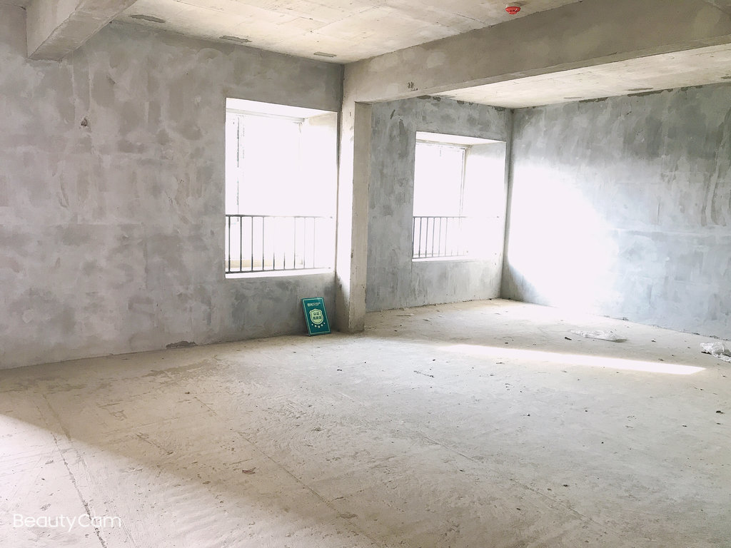 城南沔街南国明珠毛坯四房电梯中间楼层买了就可以装