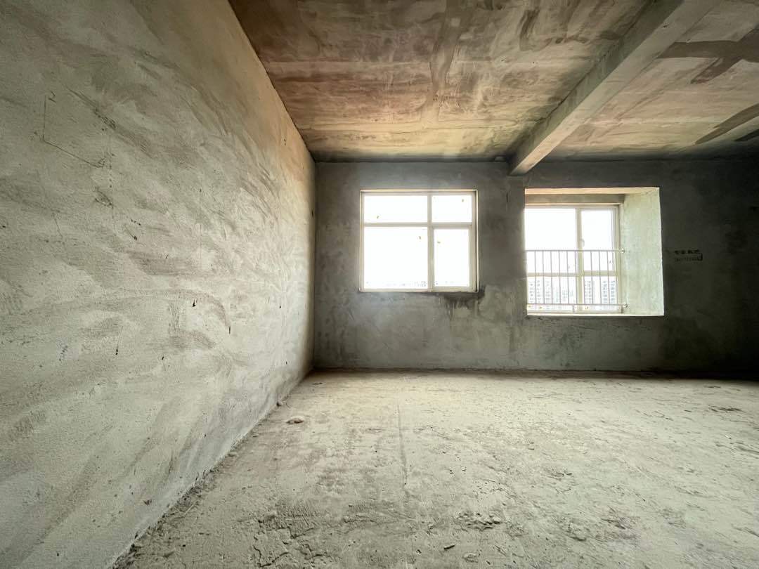 城南，沔阳清华园，毛坯四房，好楼层，南北通透，证满二