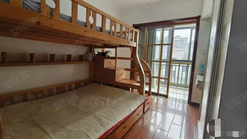 城南，江汉星城，电梯小高层7楼.，南北双阳台，精装三房，总价50万，带一个储藏间，