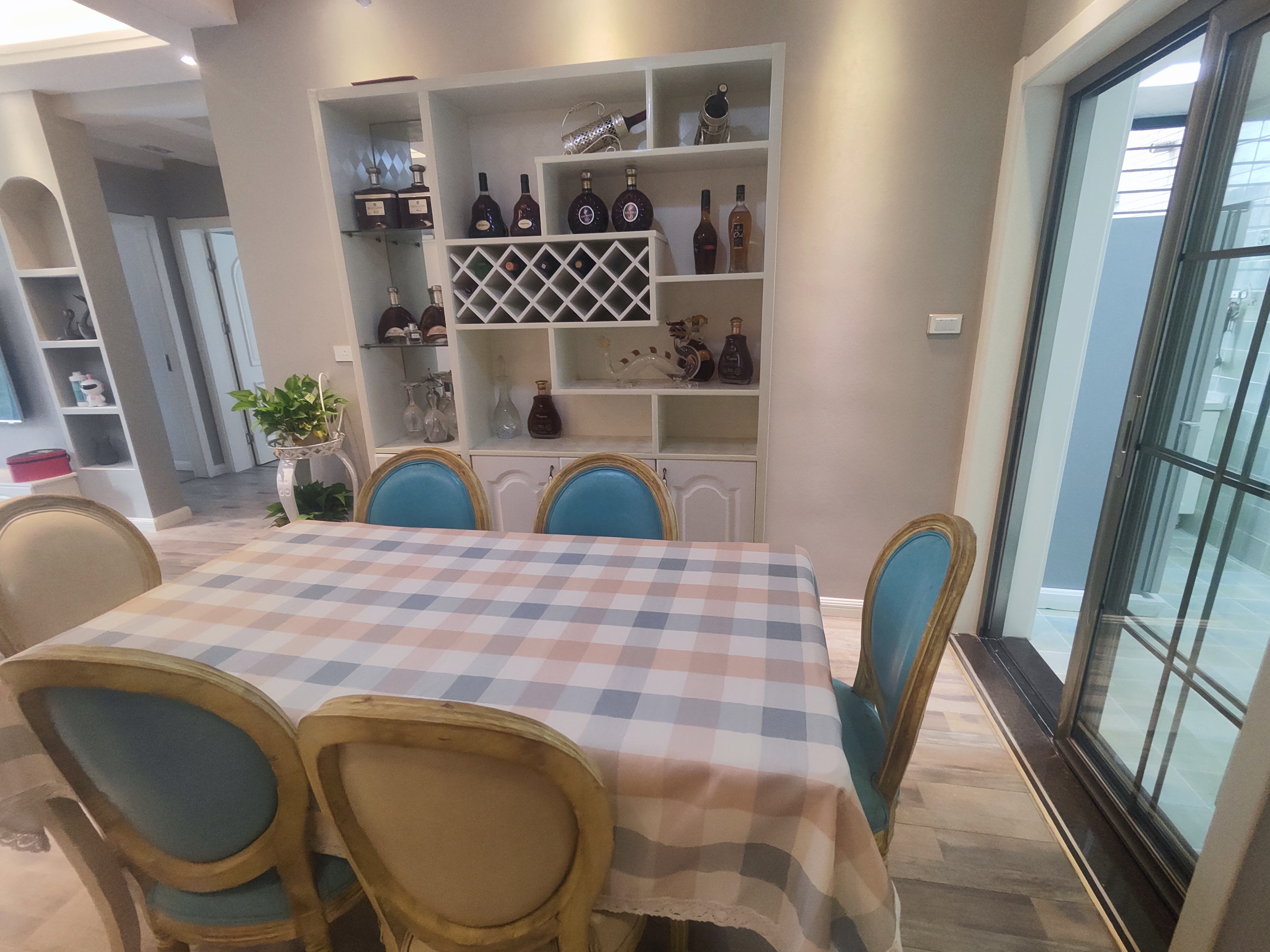 森林国际.精装大两房.房子成色新.看房方便