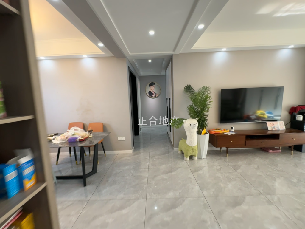 ​满庭春，精装三室两卫+活‬动室，9.9成新，送入户花园,电梯好楼层，证满二，​仙桃xiao学+仙桃三中