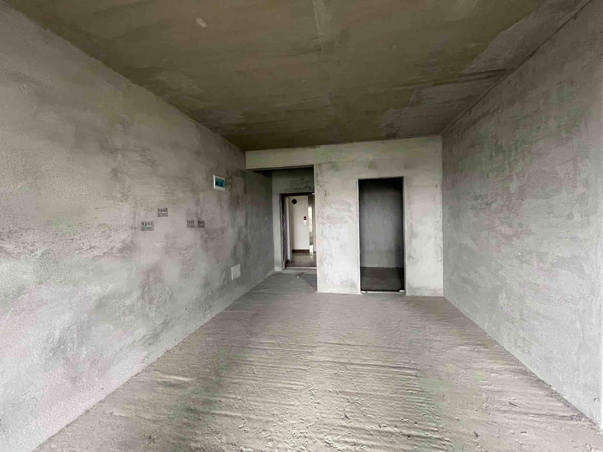 城西毛坯大三房御湖世家