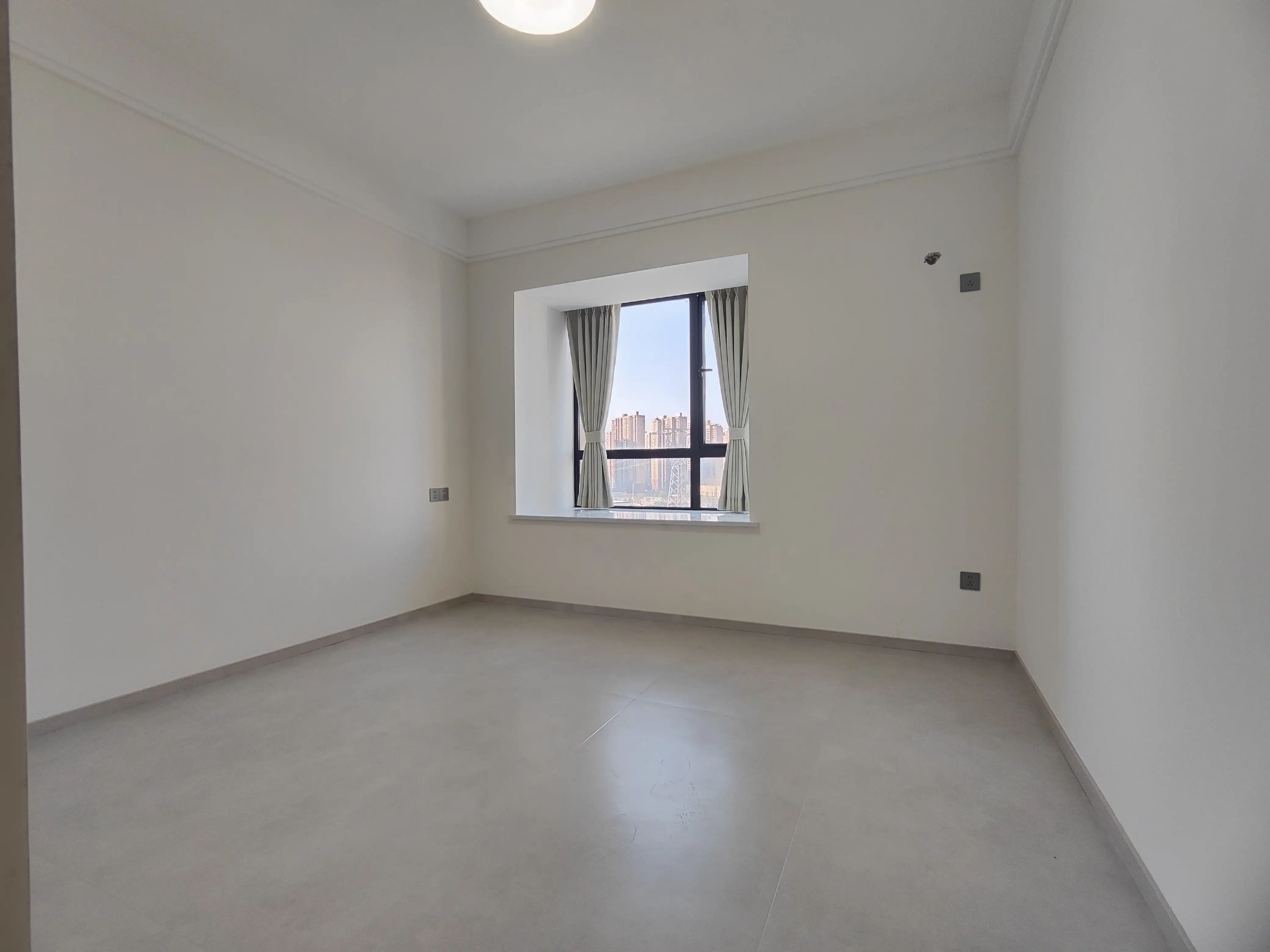 捡漏，城南次新小区，御湖世家，大边户，中间楼层，精装三房，送车位