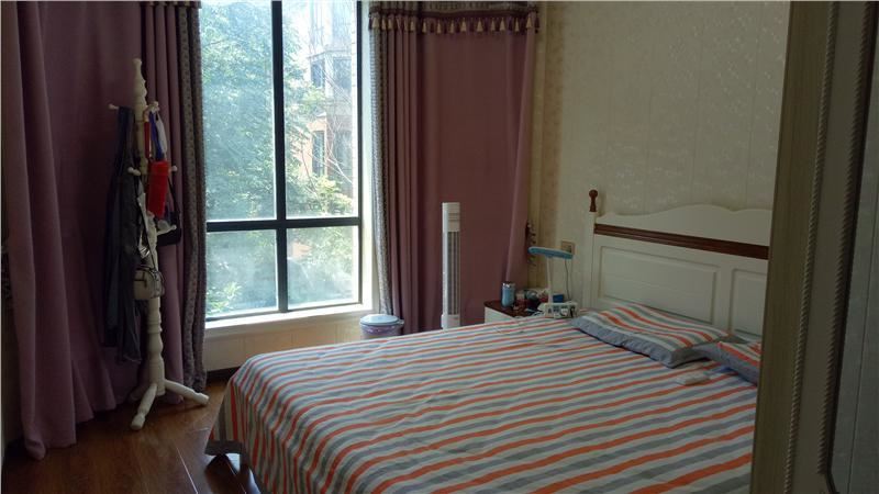 绿地华庭140精装修满二赠送小阳台步梯楼层好