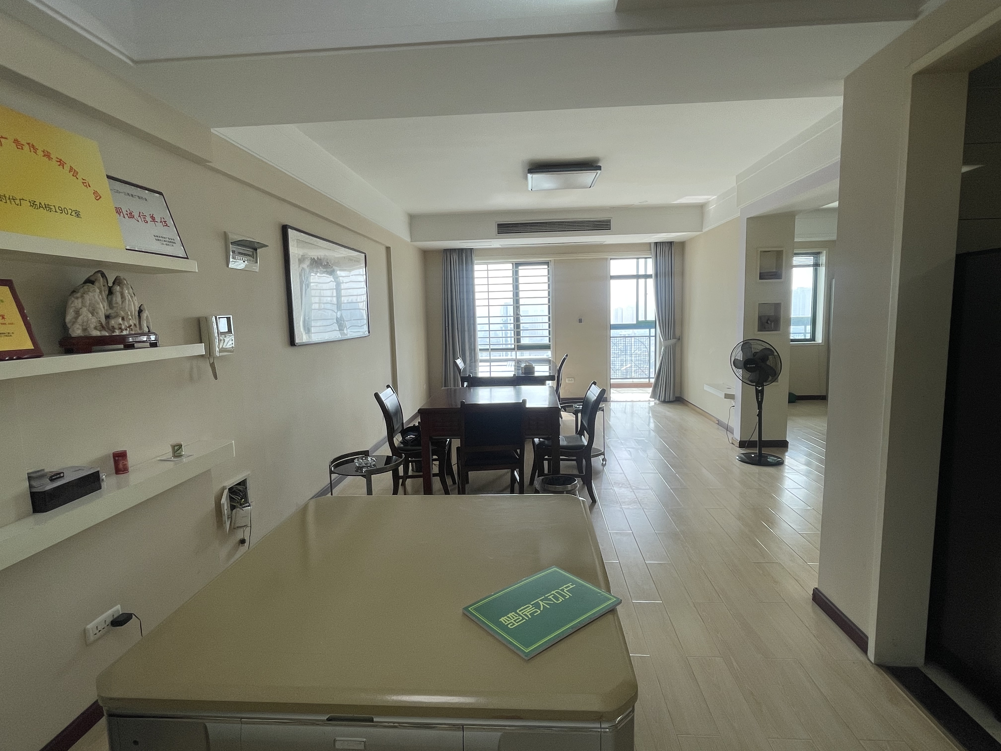 时代广场.车站附近.好地段.采光佳.大三房.证件满二.主要带车位.好停车