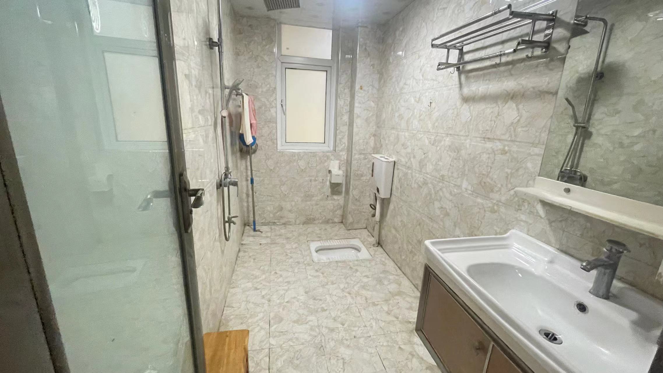 汉江景苑.精装三房.中间楼层.看房方便