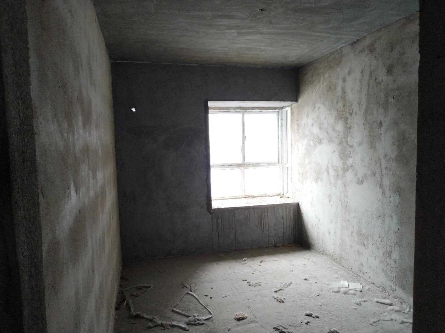 城南城市丽景毛坯三房，南北双阳台，证满二