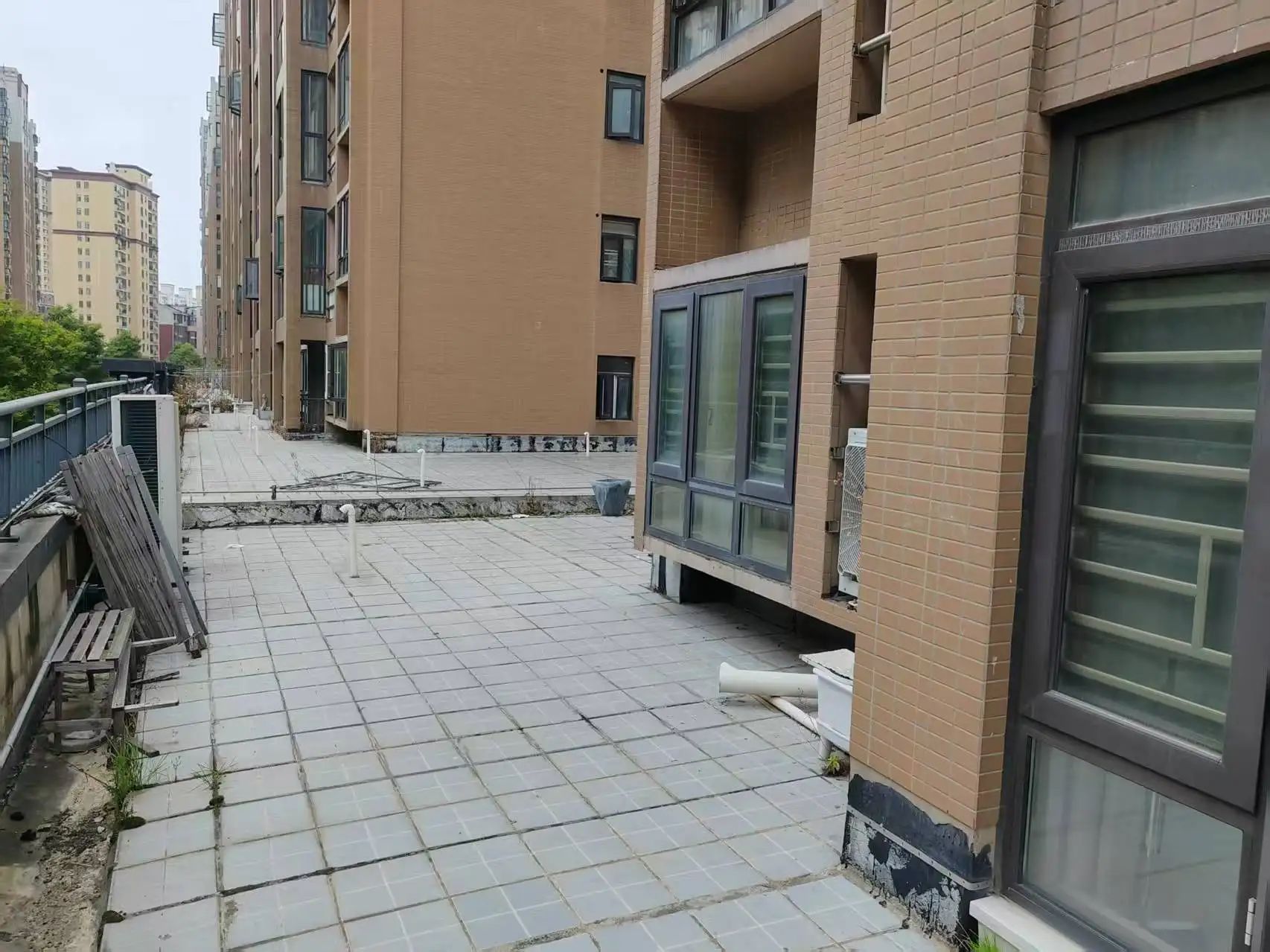 捡漏，城南，小高层，沔阳公馆，带露台房子，豪装三房，南北通透，证满二