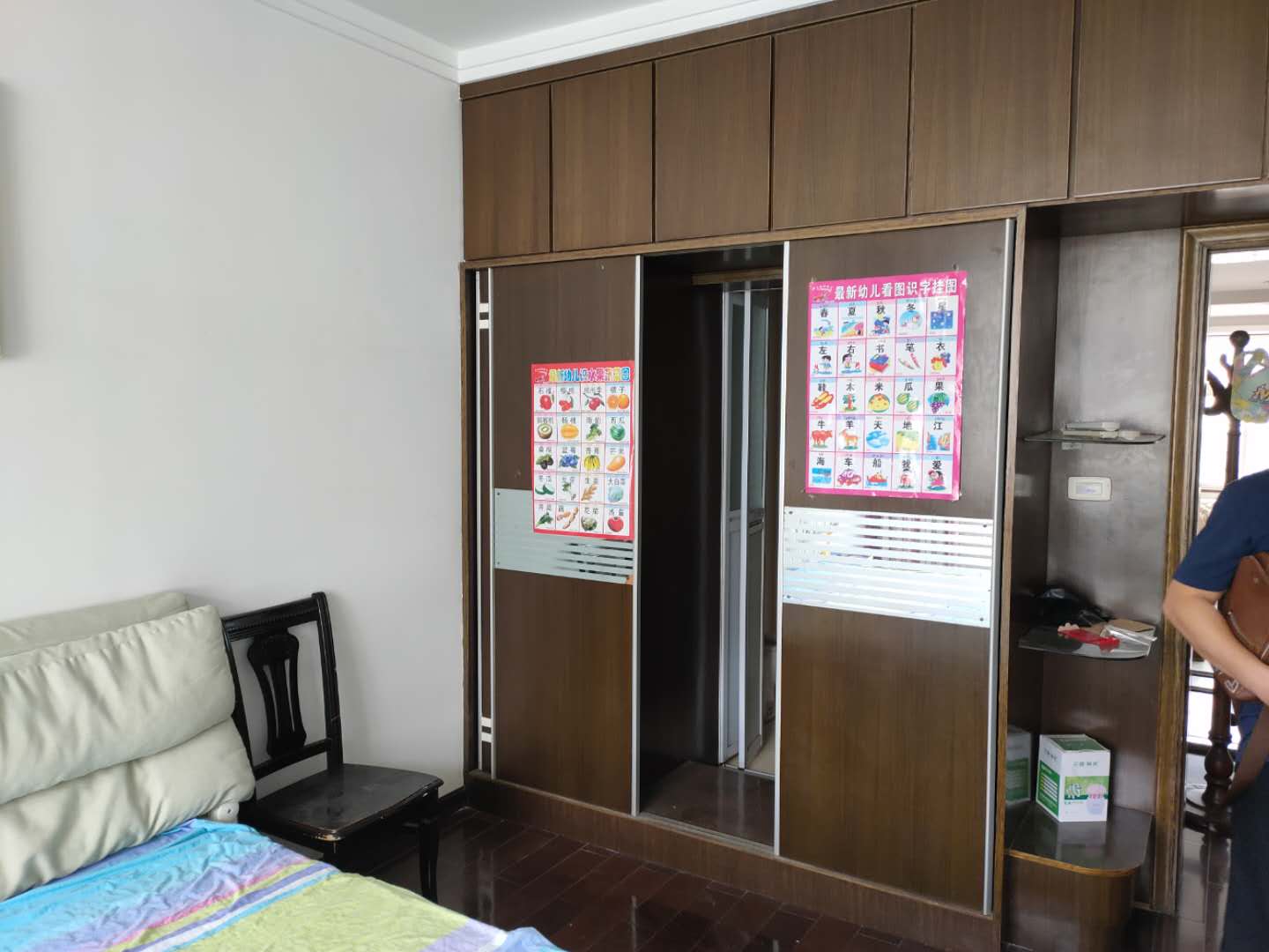 园丁小区四房精装修地段好小区可停车业主诚间售