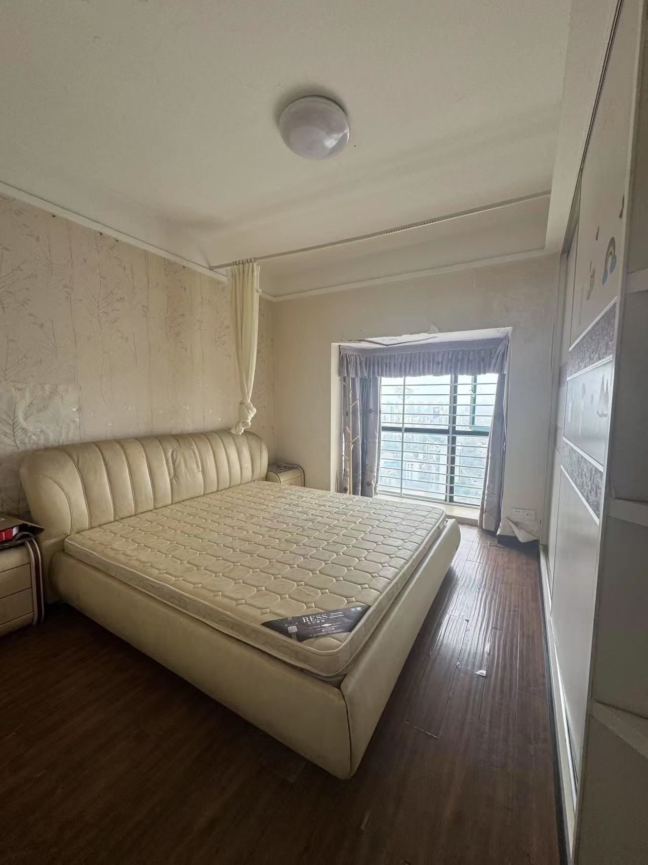 降价了，诚心出售，电梯房，单价不到3000，好楼层，速度来捡漏，精装三房