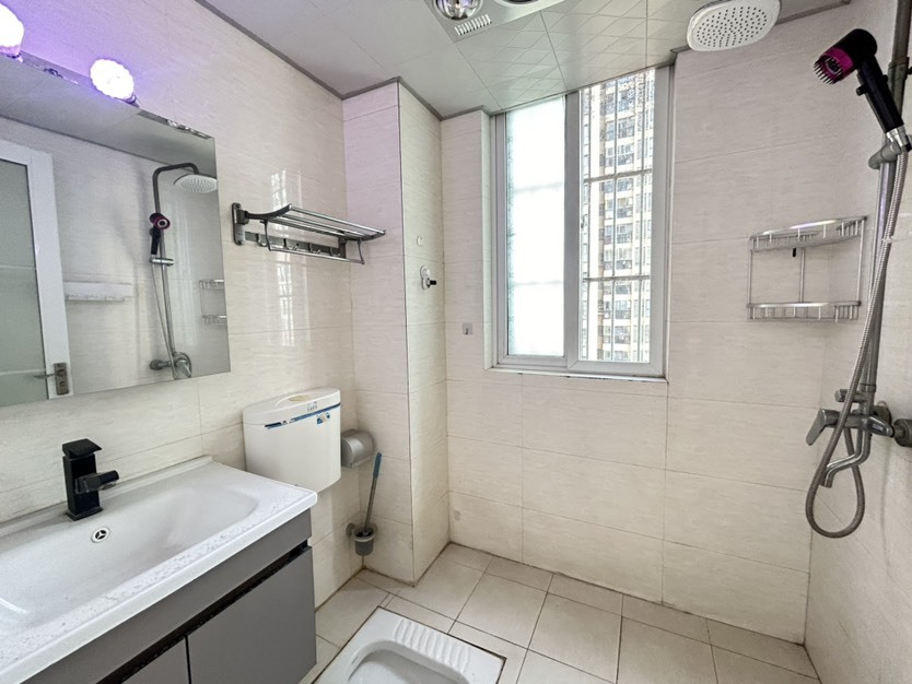 翰林公馆2室2厅1卫精装修家具家电齐全，拎包即住！