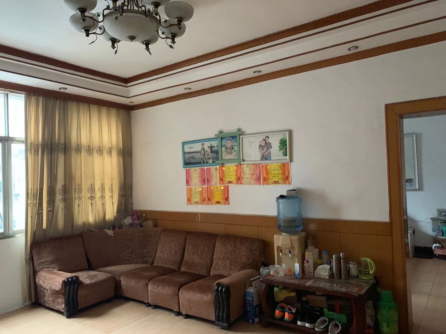 黄荆小区 街旁现浇结构门口可以停车前宽后宽实际面积440平南北朝向拎包入住