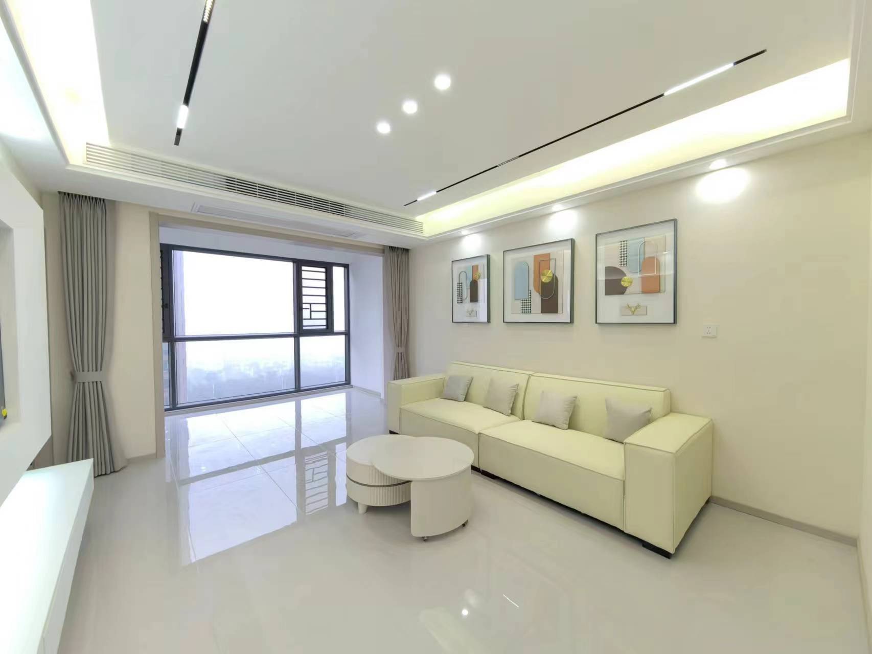 急售，房东降价了，一中对面，精装两房，成色很新，中间好楼层，证满二