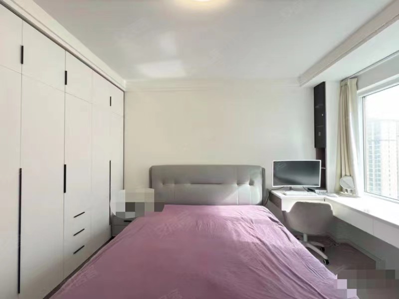 急售，检漏，新城‮号壹‬四期，​湖景房，精‮三装‬房，业主‬自装，中间楼层，9.9成新