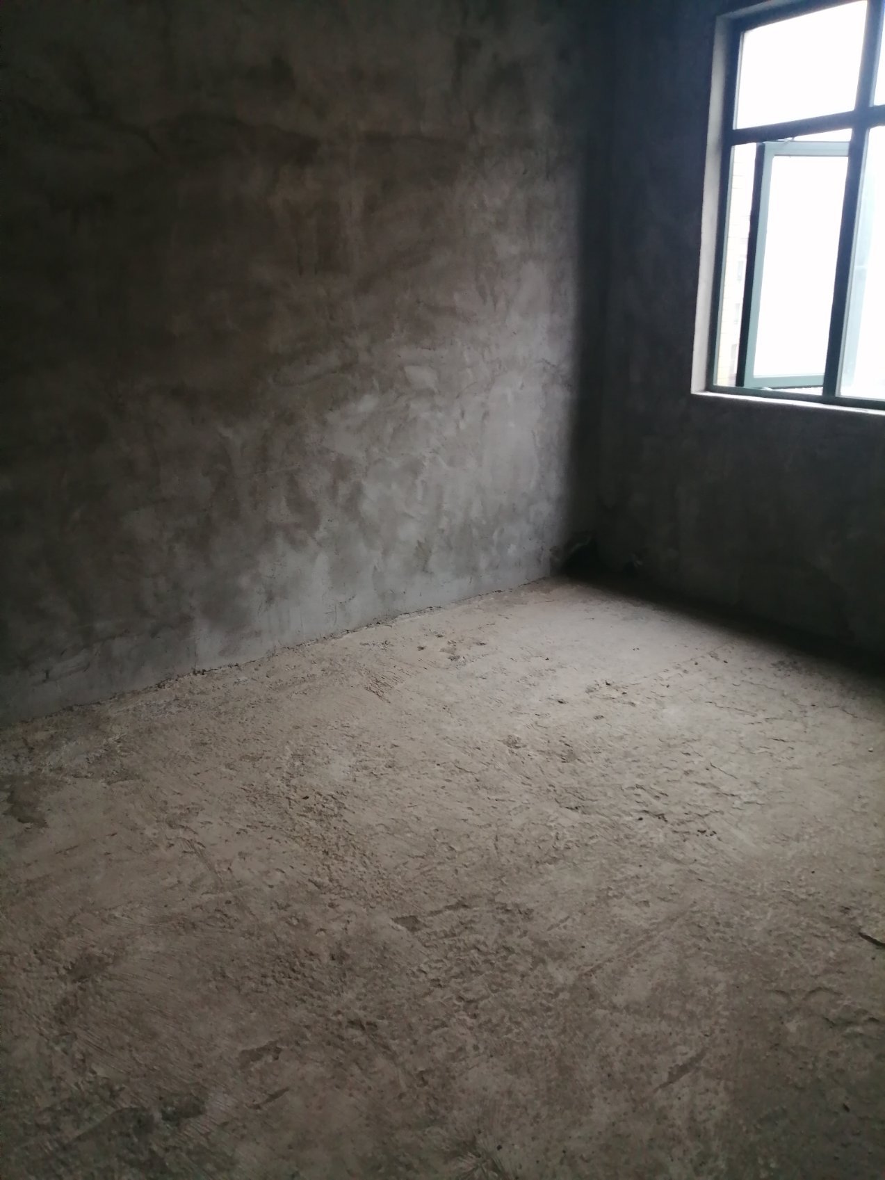 新城一号二期毛坯边户，南北通透，证满二