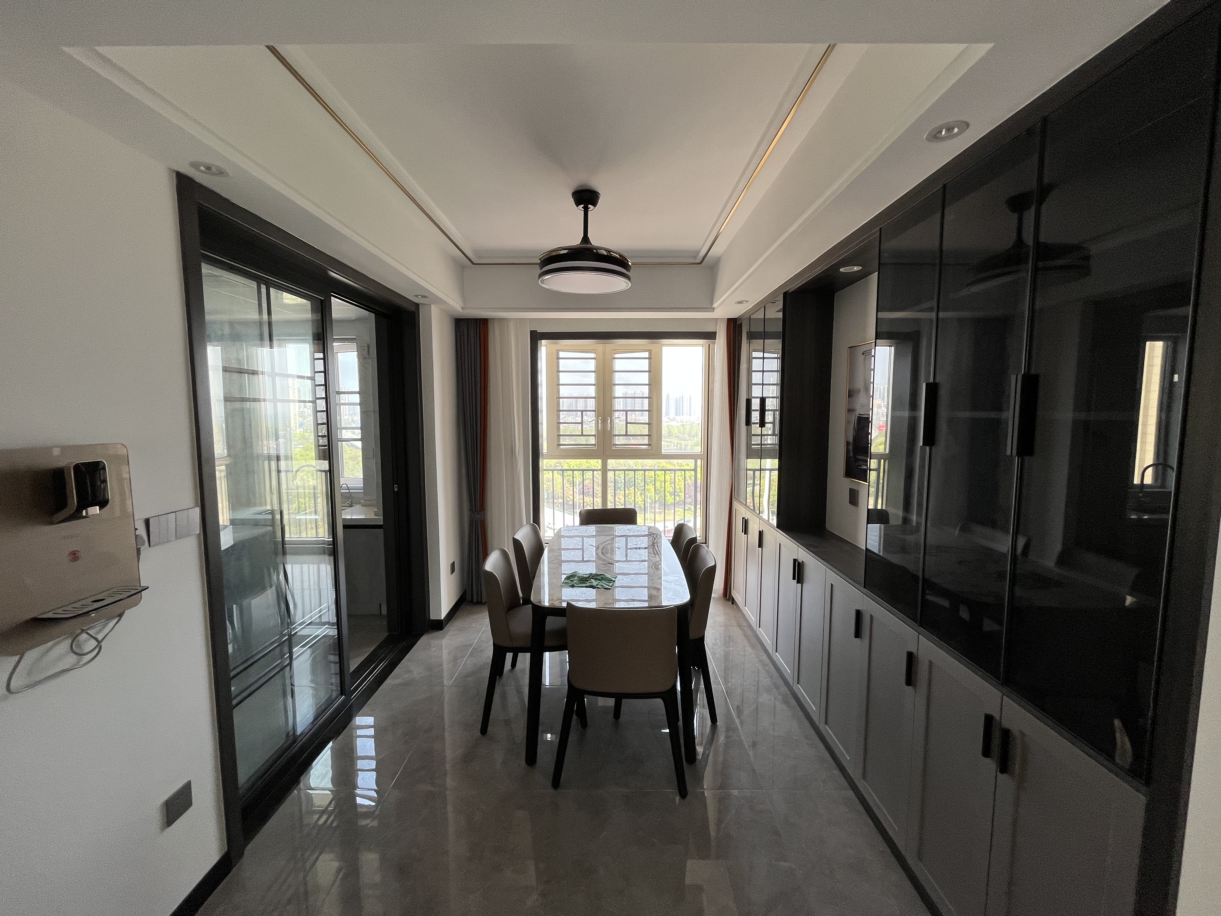 森林国际全新装修中间楼层装的蛮好看房方便