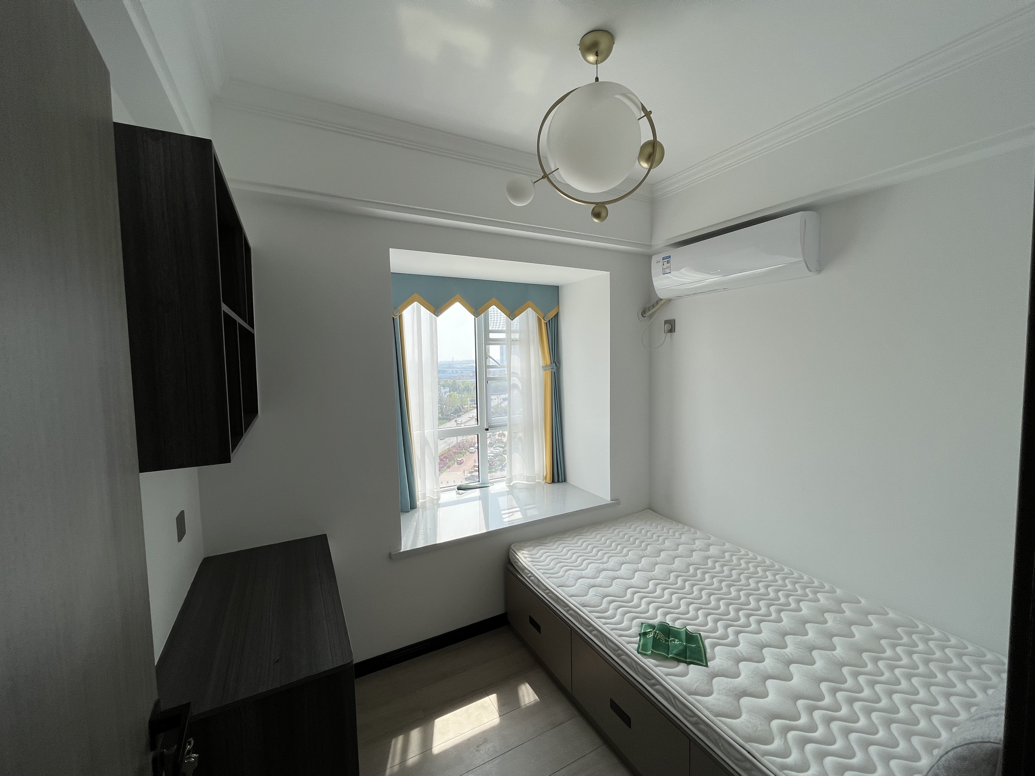 森林国际全新装修中间楼层装的蛮好看房方便