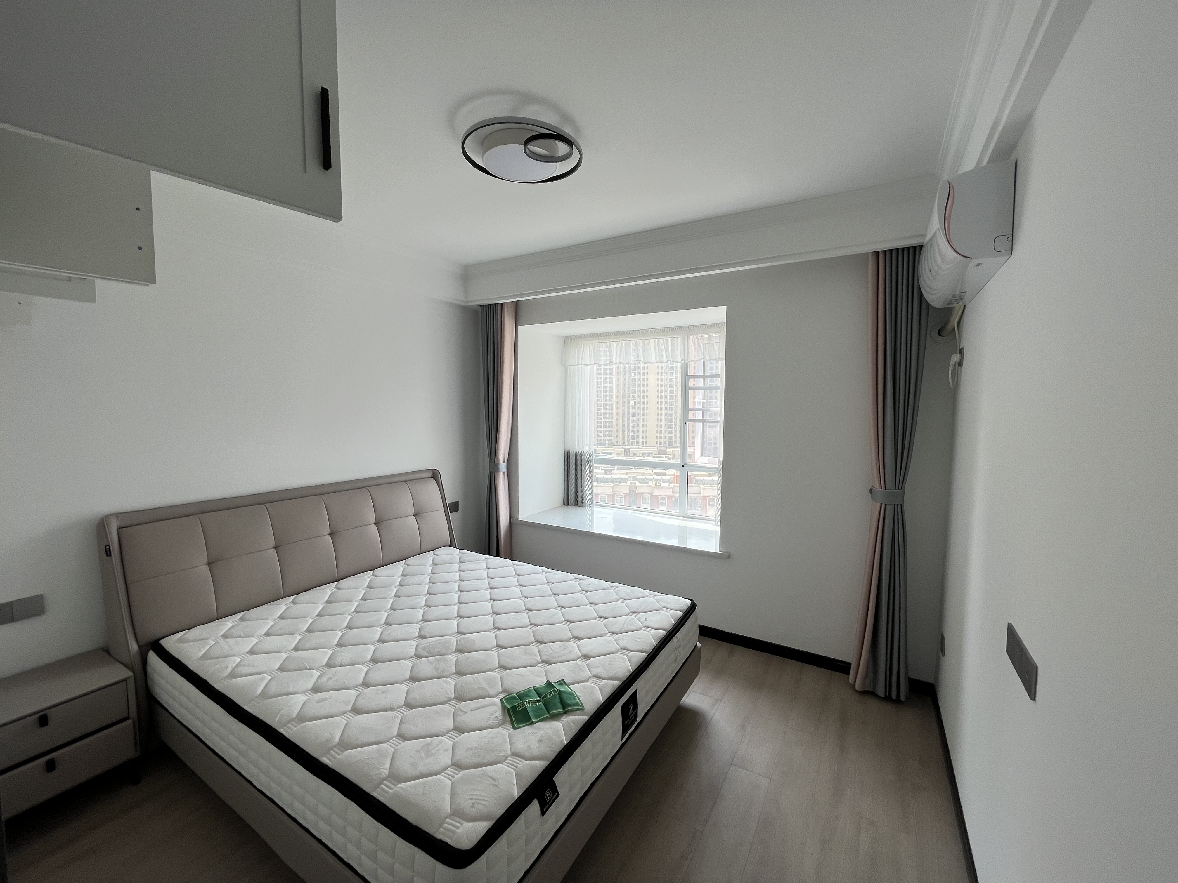 森林国际全新装修中间楼层装的蛮好看房方便