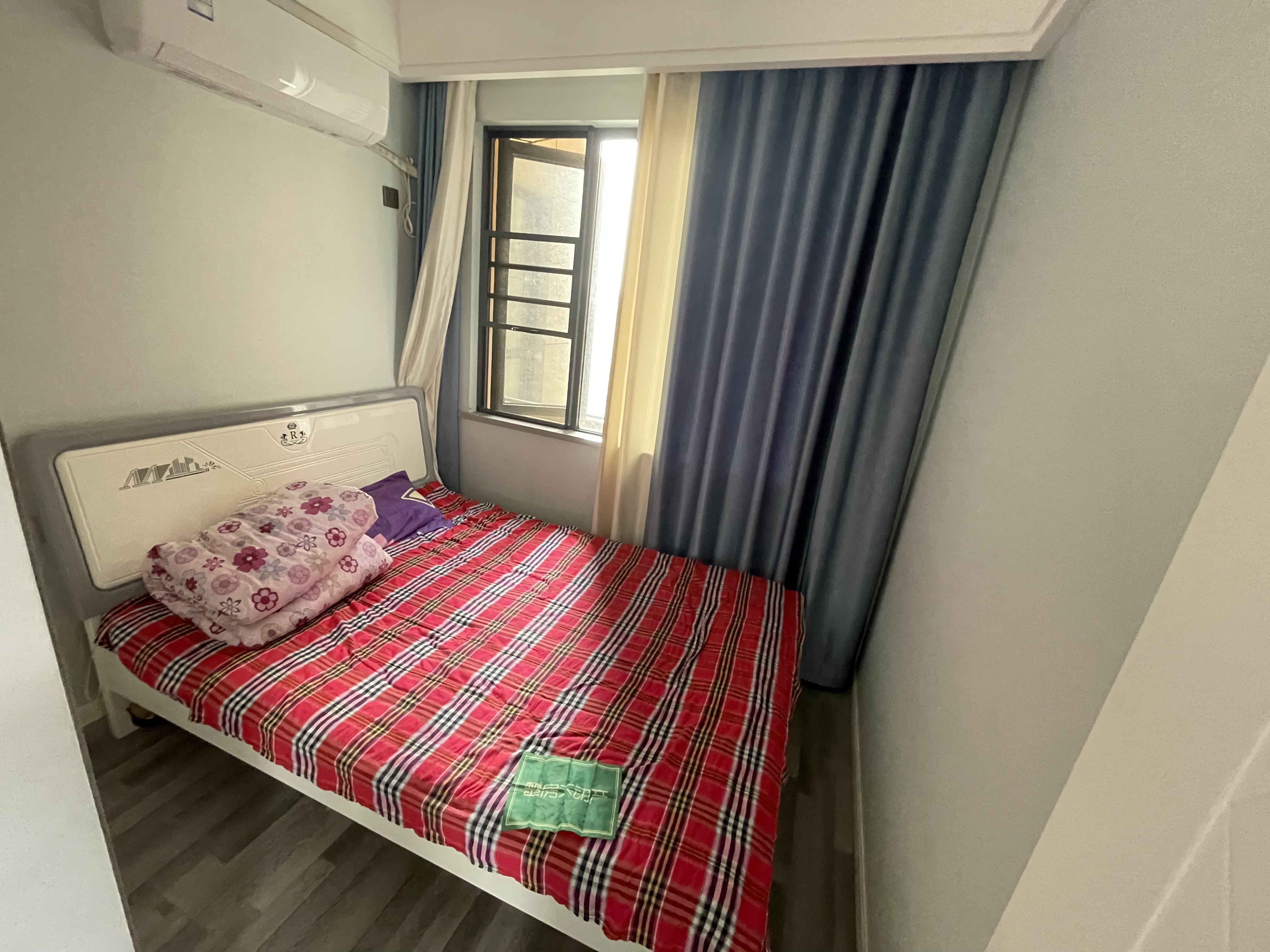 环球广场全新装修中间楼层看房方便