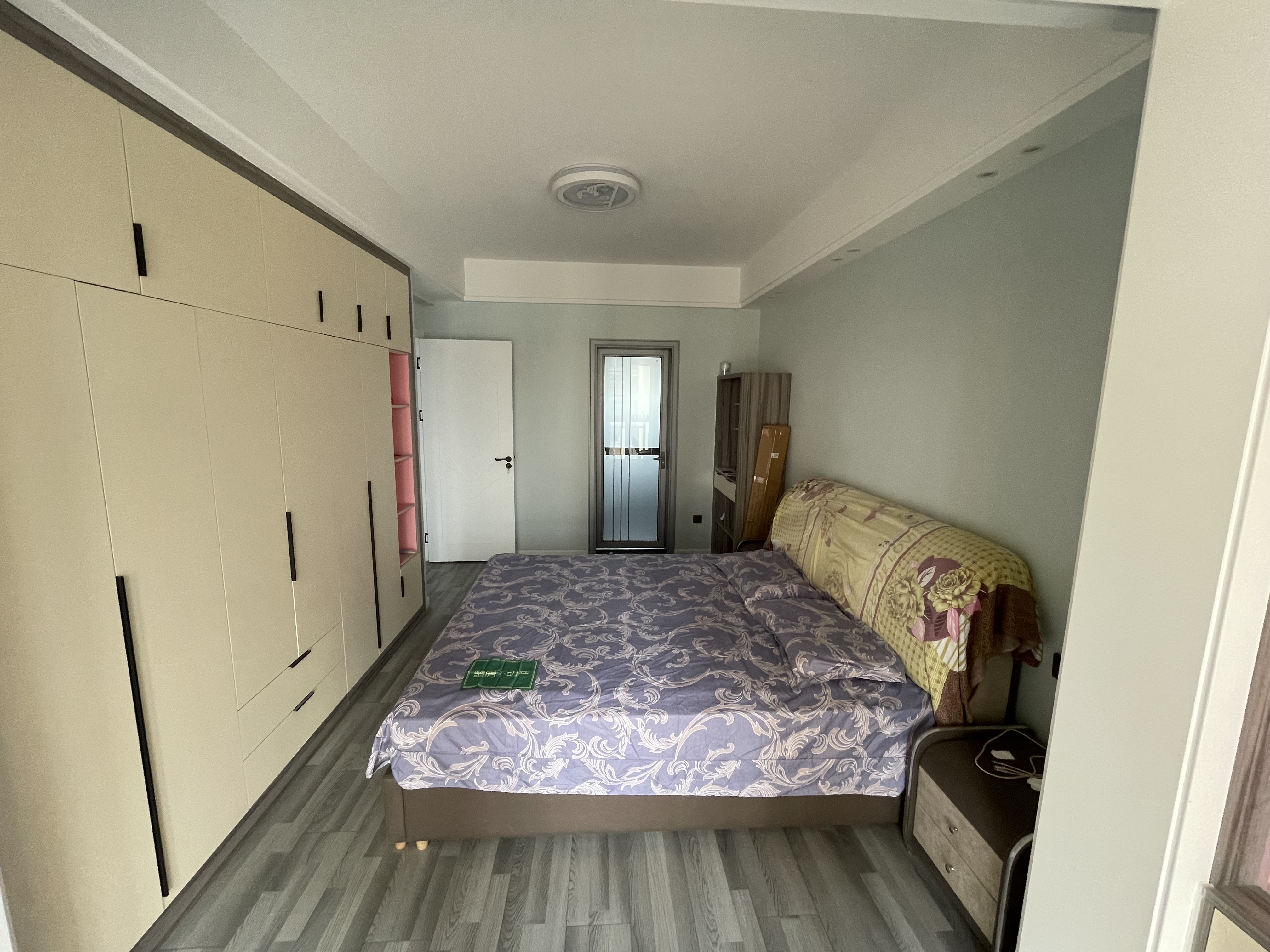 环球广场全新装修中间楼层看房方便