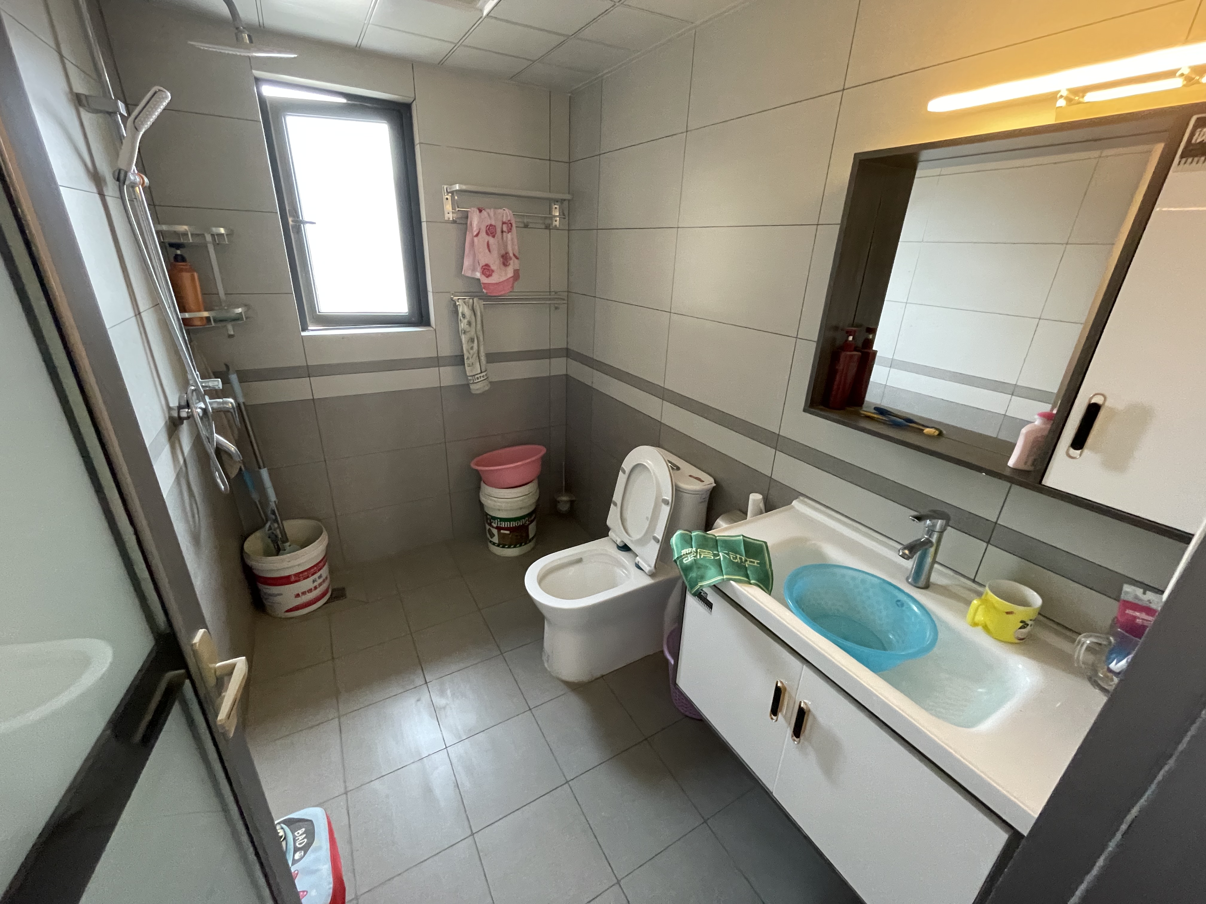 环球广场全新装修中间楼层看房方便