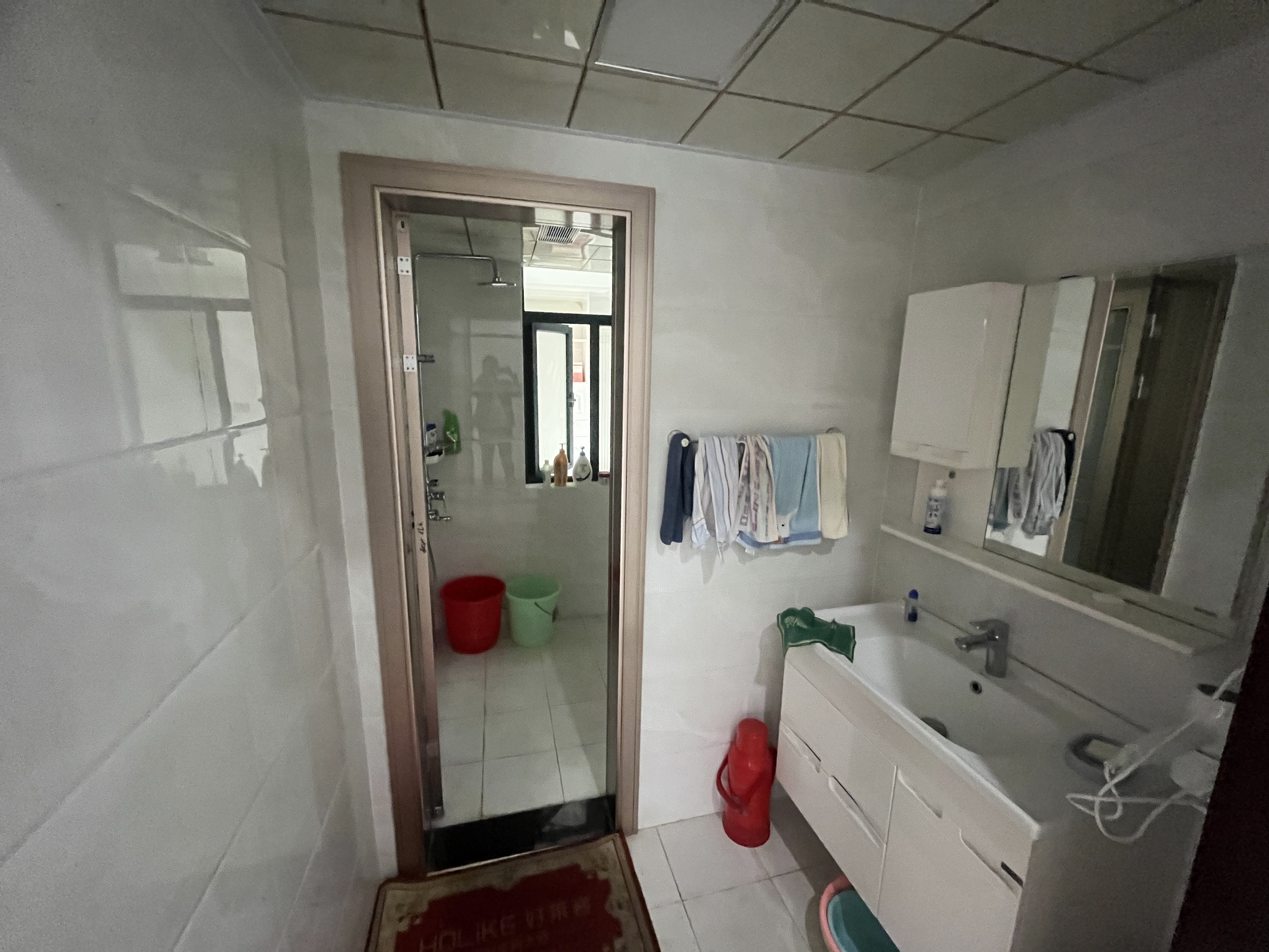 新城一号四期精装三房中间楼层基本没怎么住