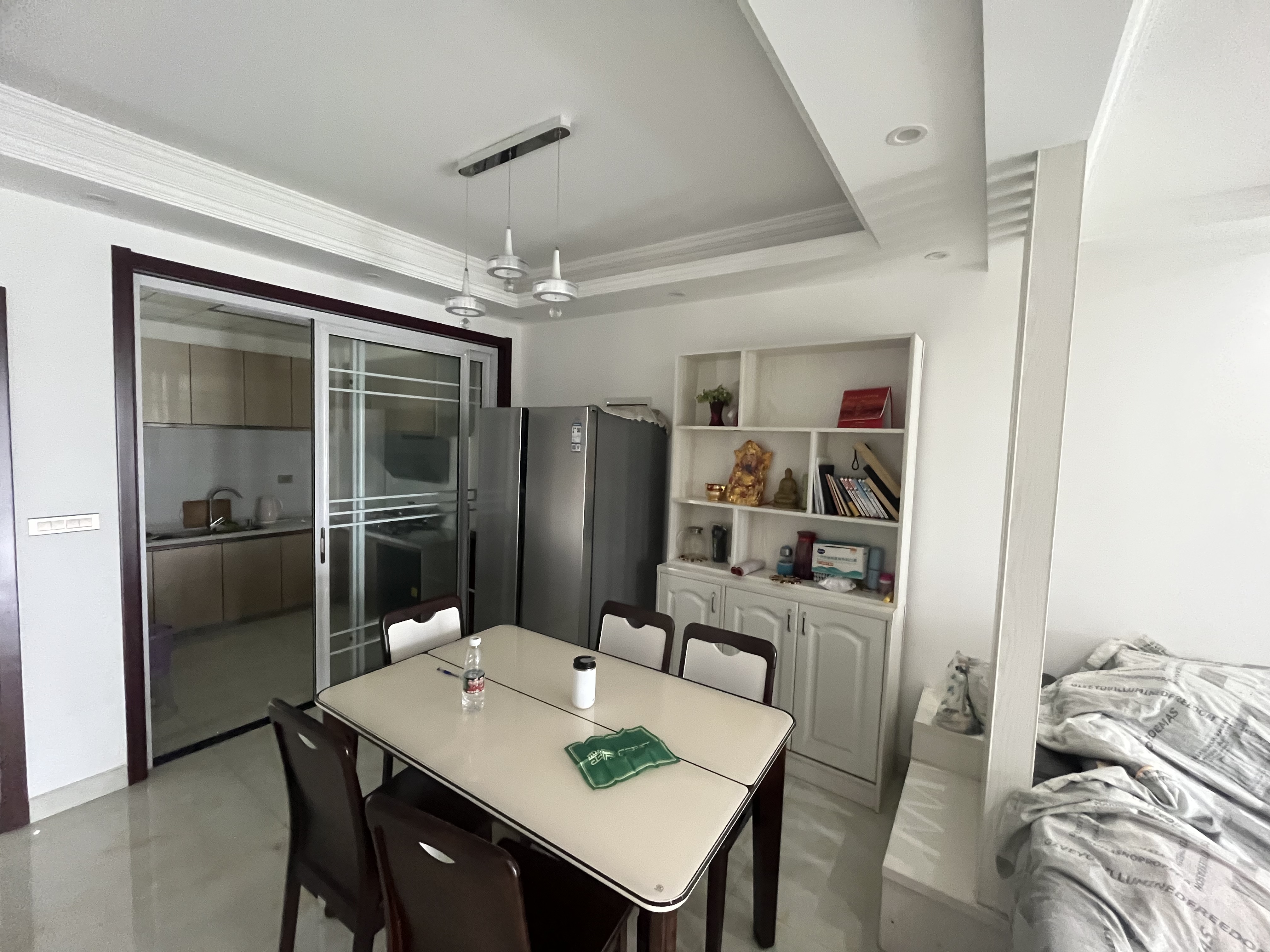 新城一号四期精装三房中间楼层基本没怎么住