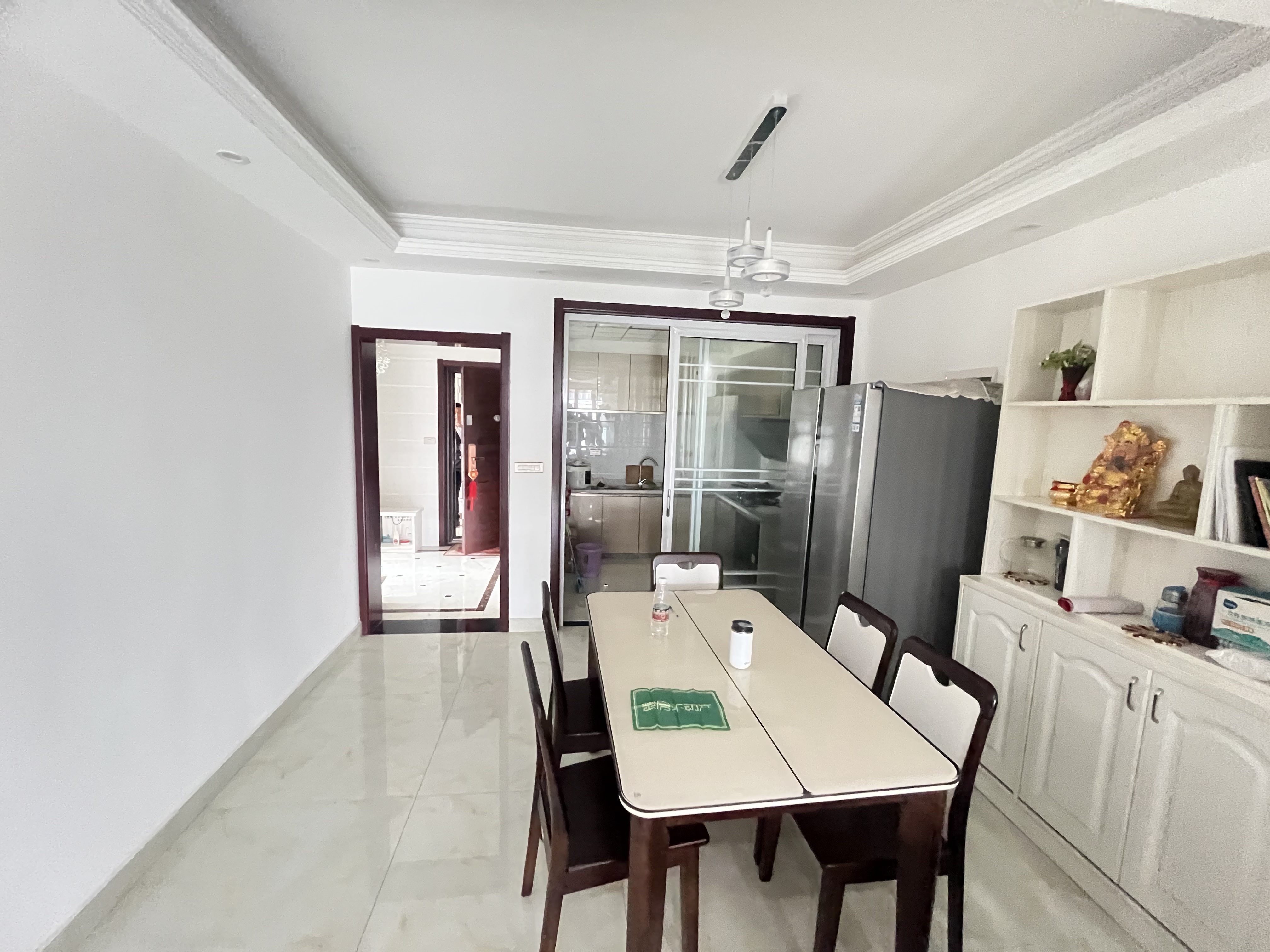 新城一号四期精装三房中间楼层基本没怎么住