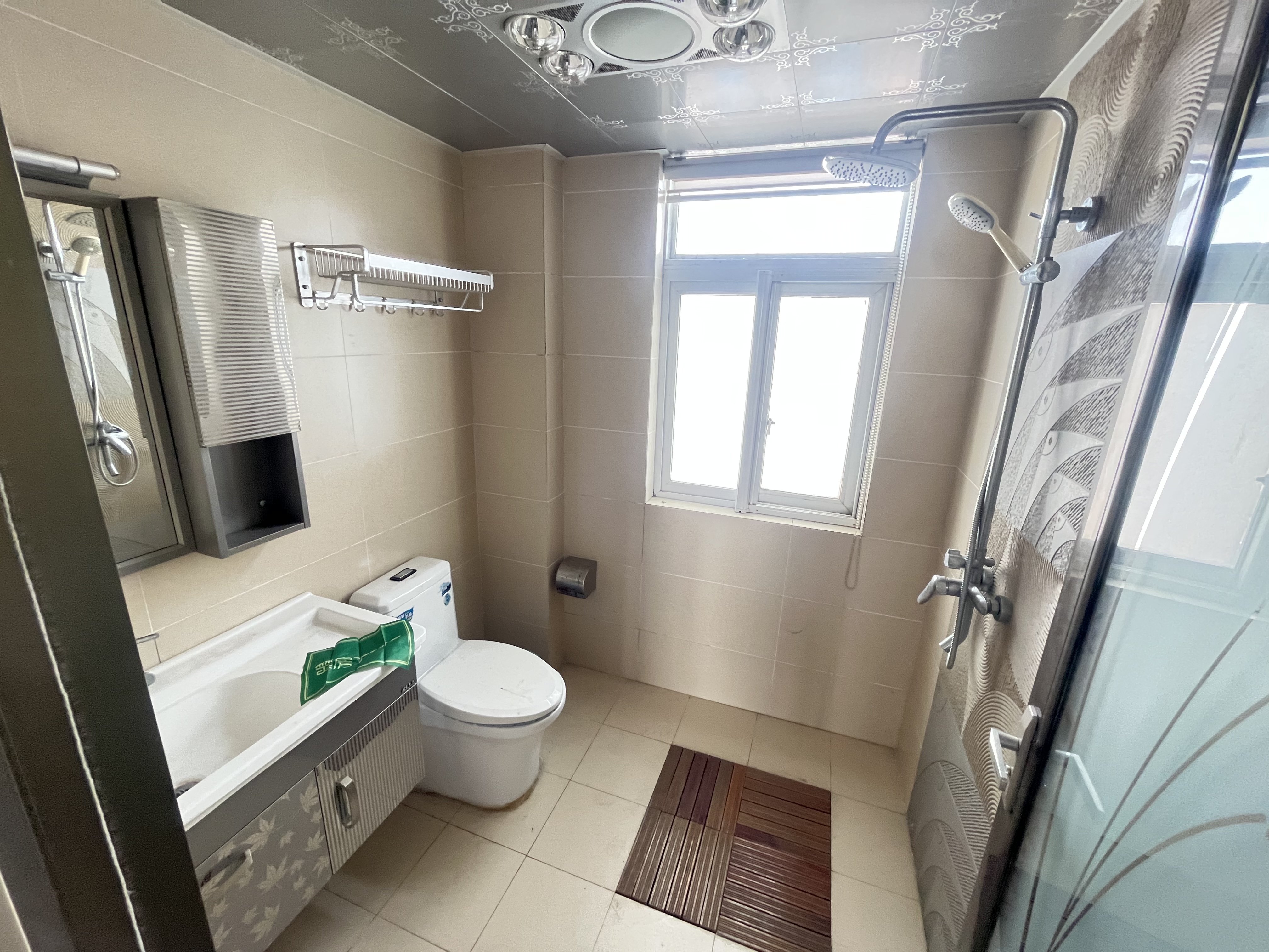 福星城精装三房中间楼层阳台大