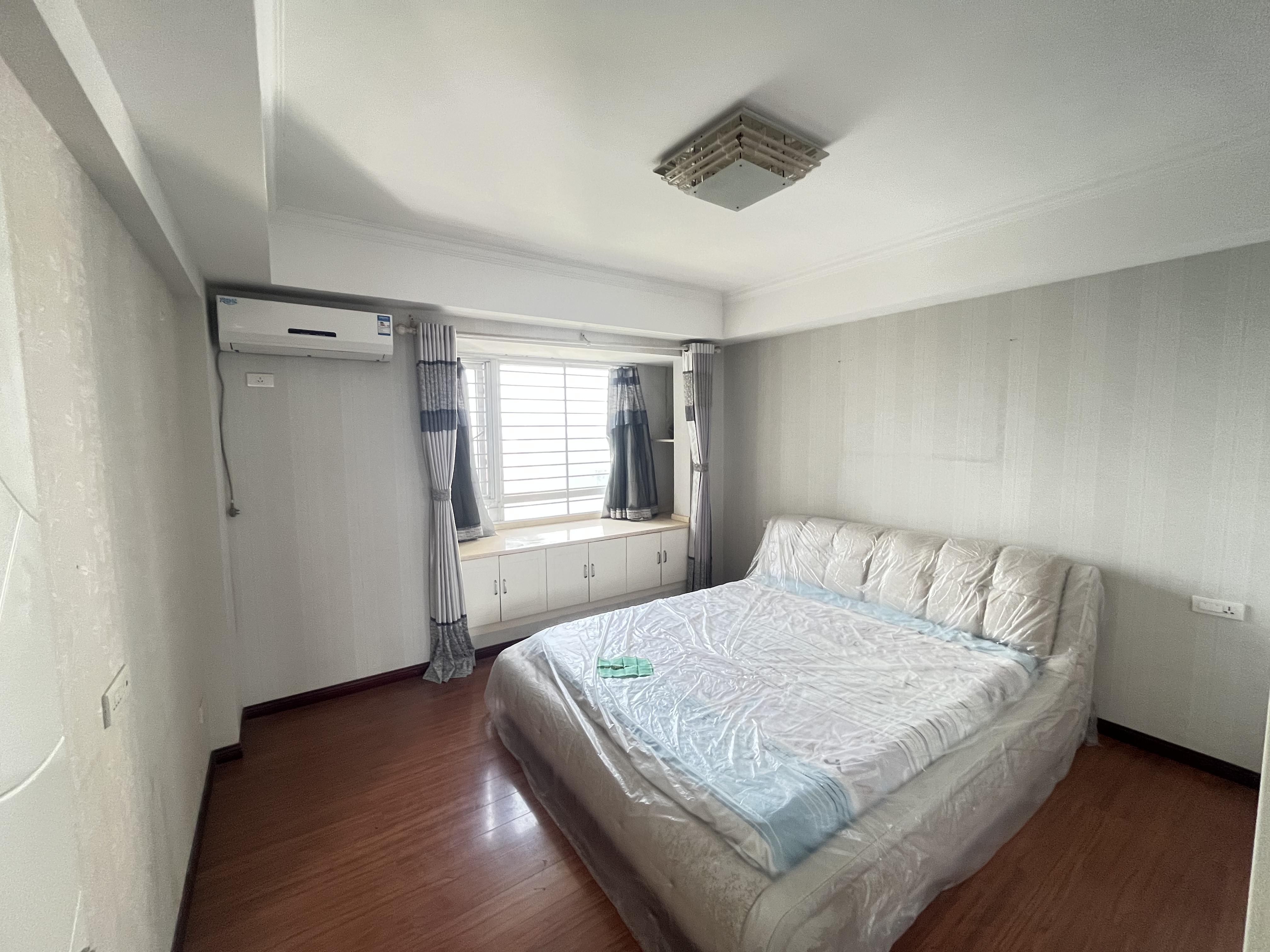 福星城精装三房中间楼层阳台大