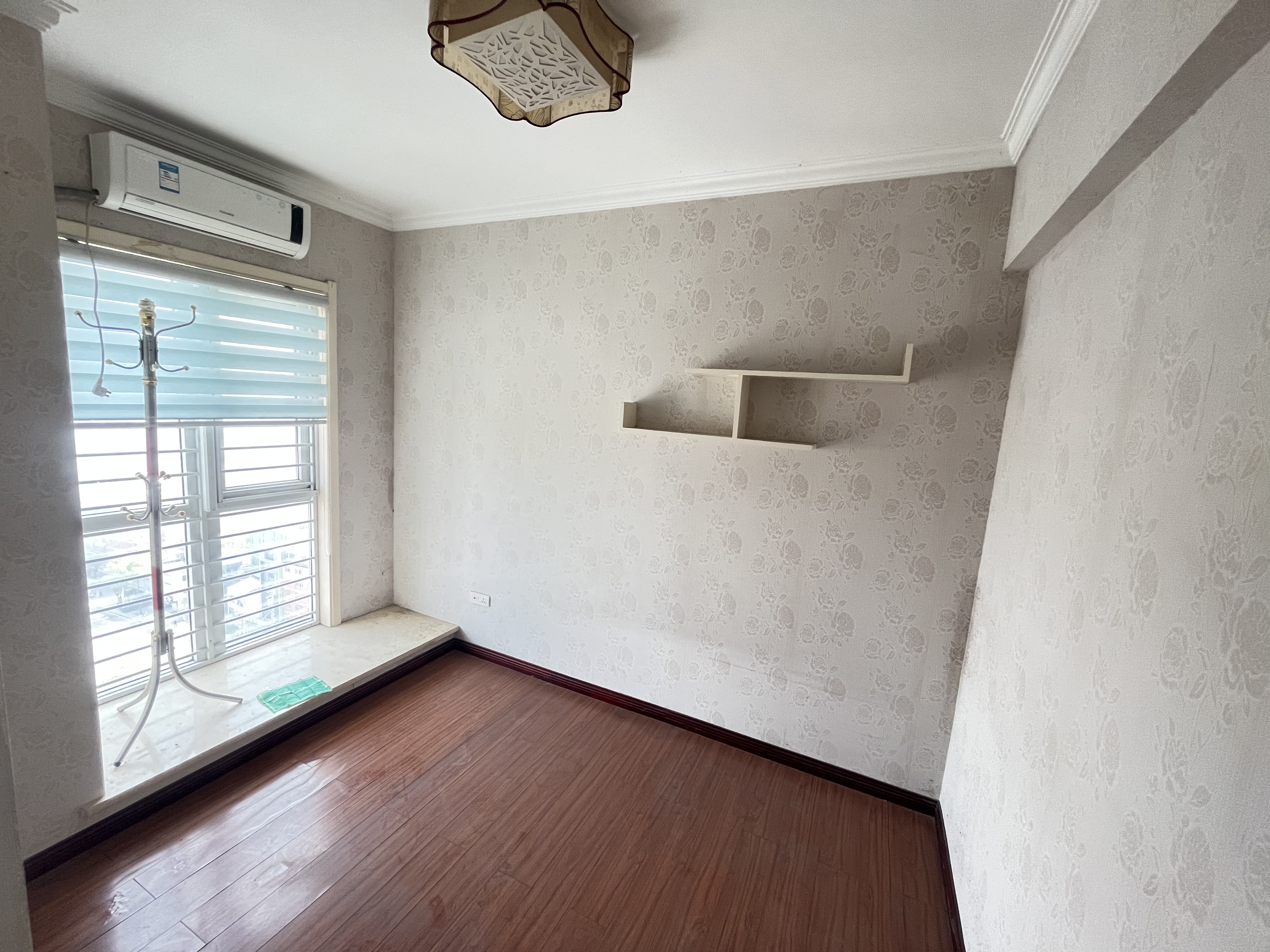 福星城精装三房中间楼层阳台大