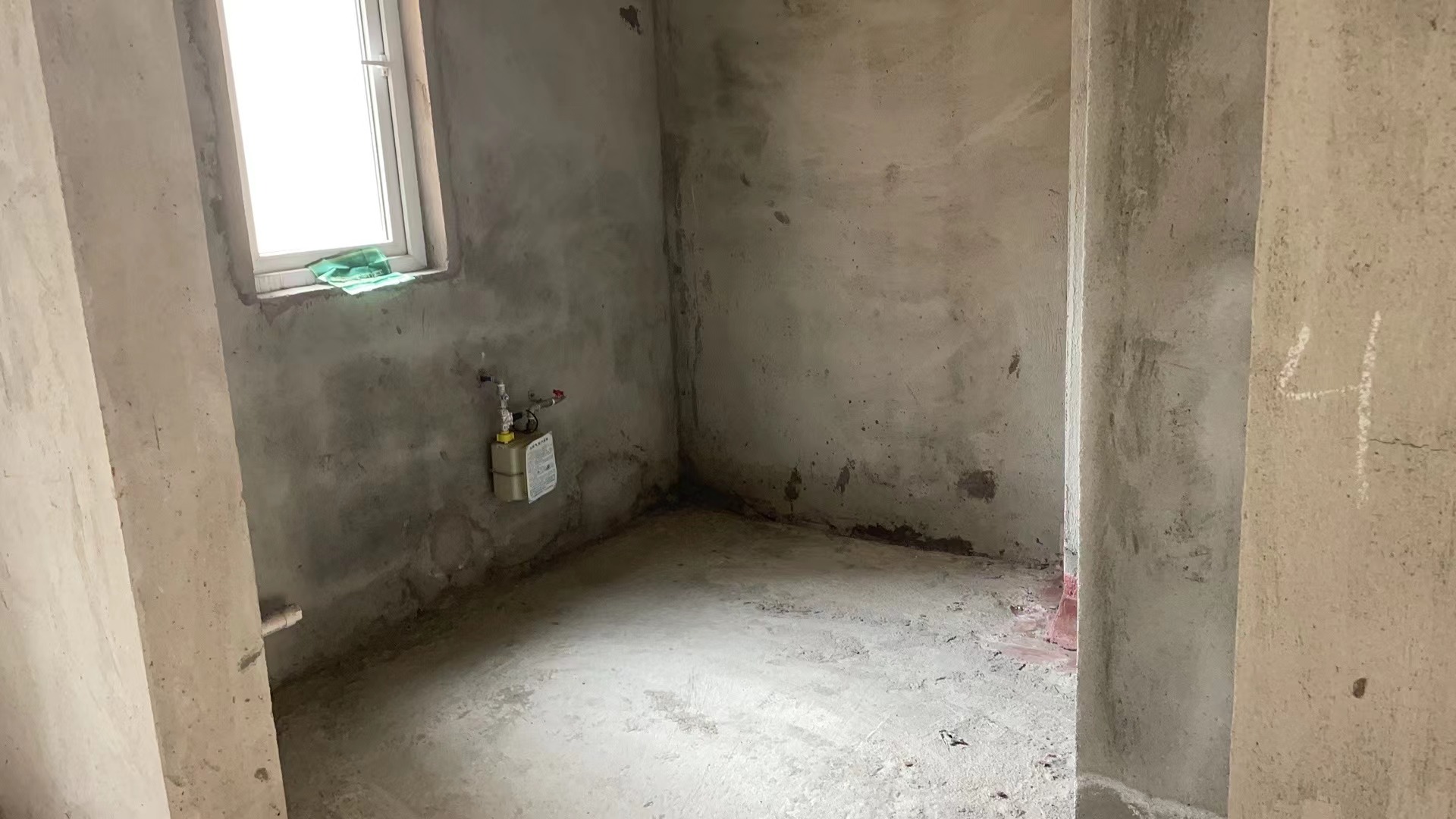 满庭春毛坯四房带供暖湖景房3阳台好楼层看房方便