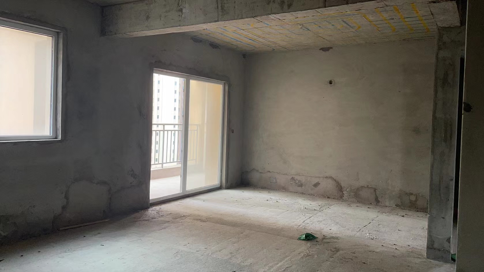 满庭春毛坯四房带供暖湖景房3阳台好楼层看房方便