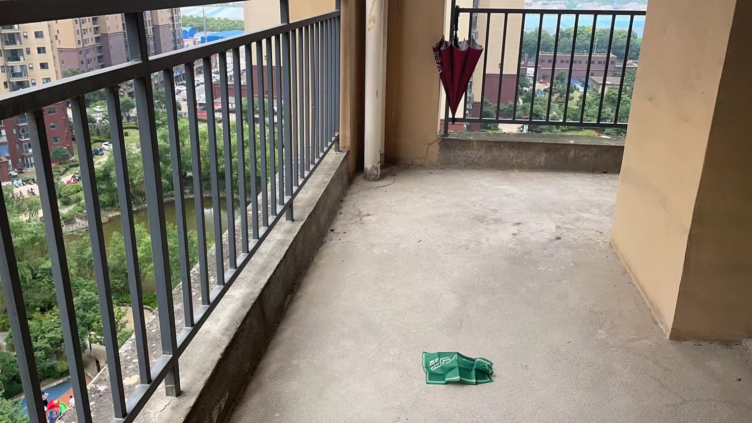 满庭春毛坯四房带供暖湖景房3阳台好楼层看房方便