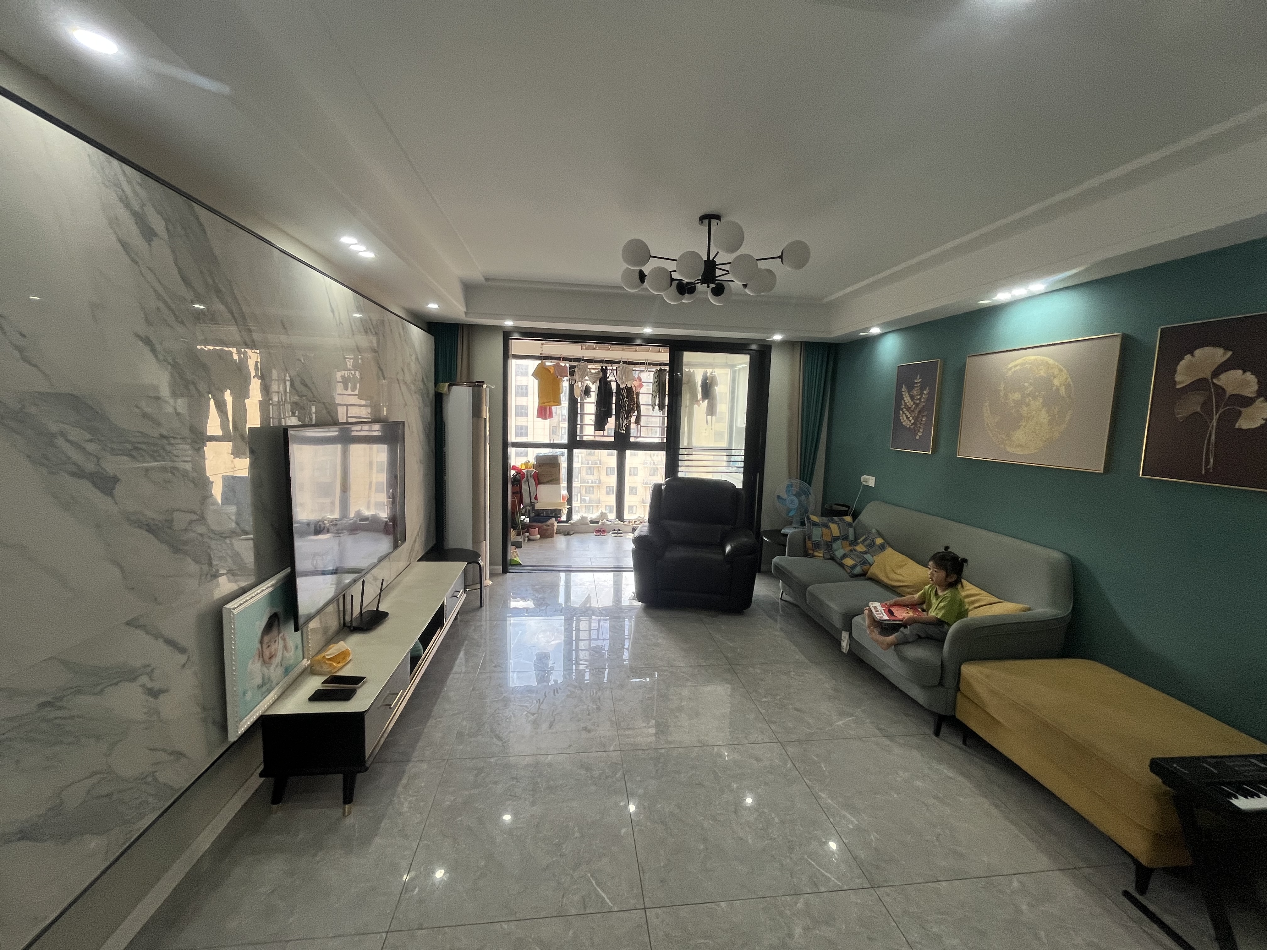 满庭春 送入户花园 南北通透 精装四房 中间楼层  看房方便