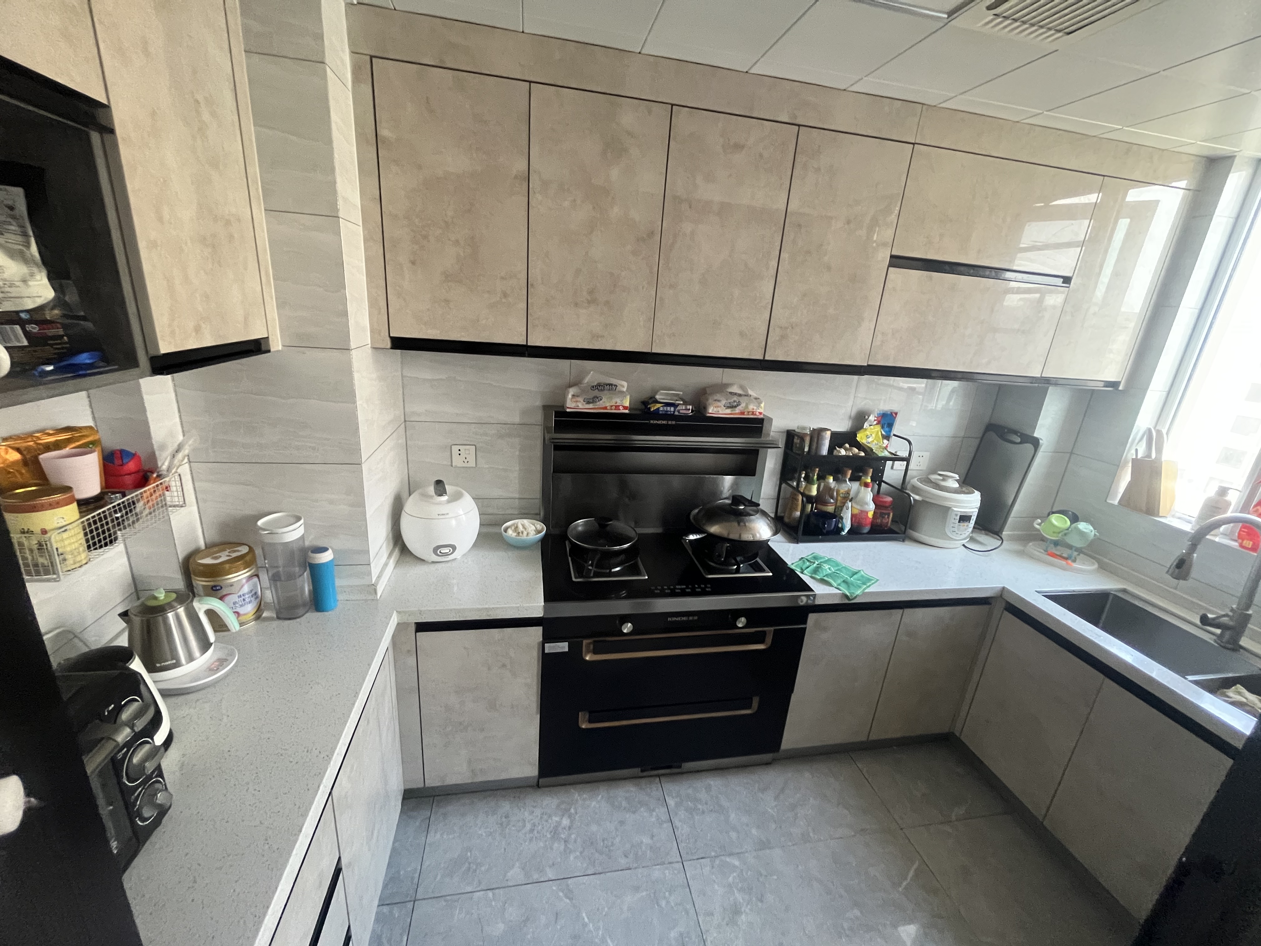 满庭春送入户花园南北通透精装四房中间楼层看房方便