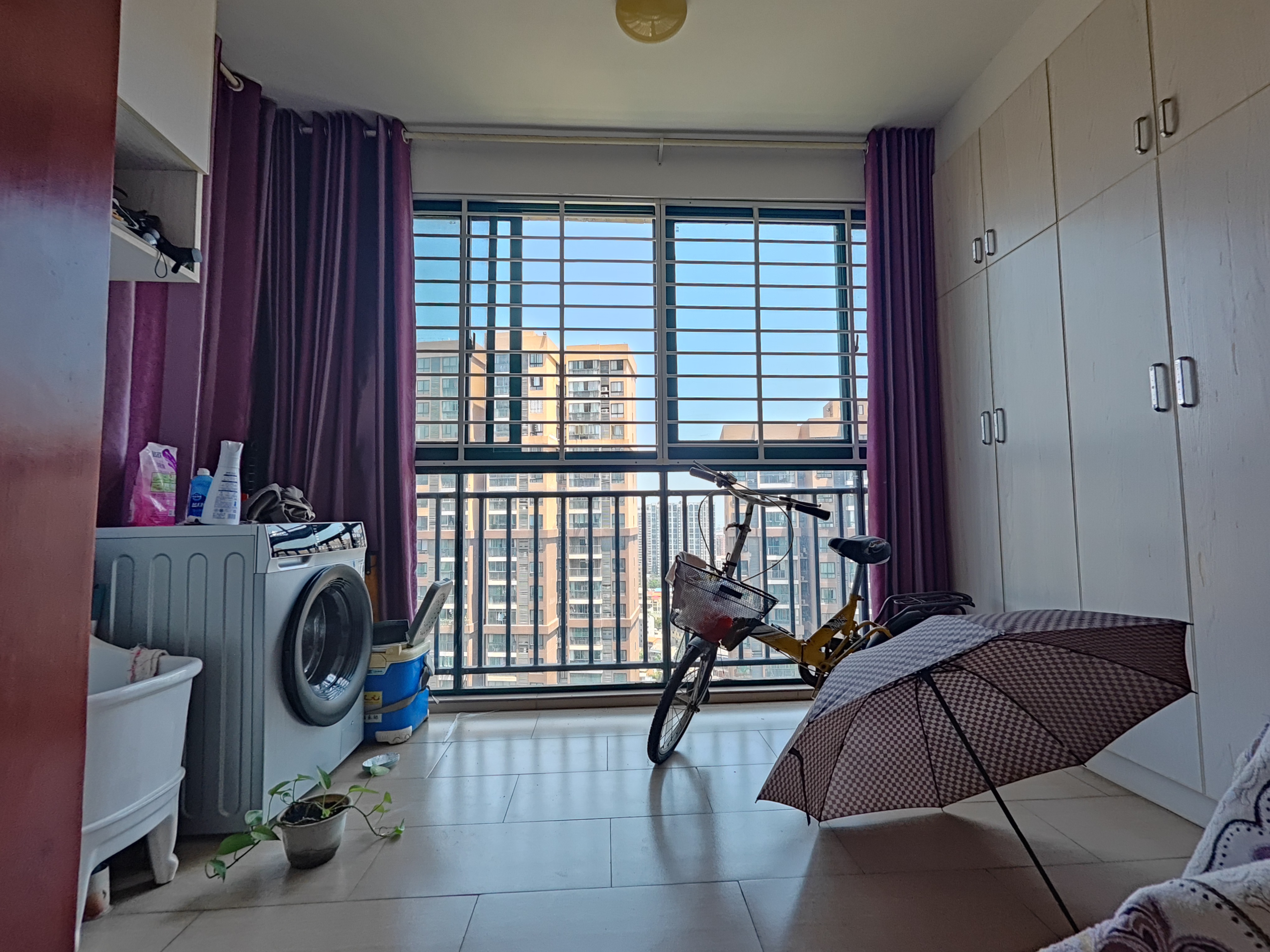 漫城林语精装三房中间楼层家具家电都带，诚意出售看房方便