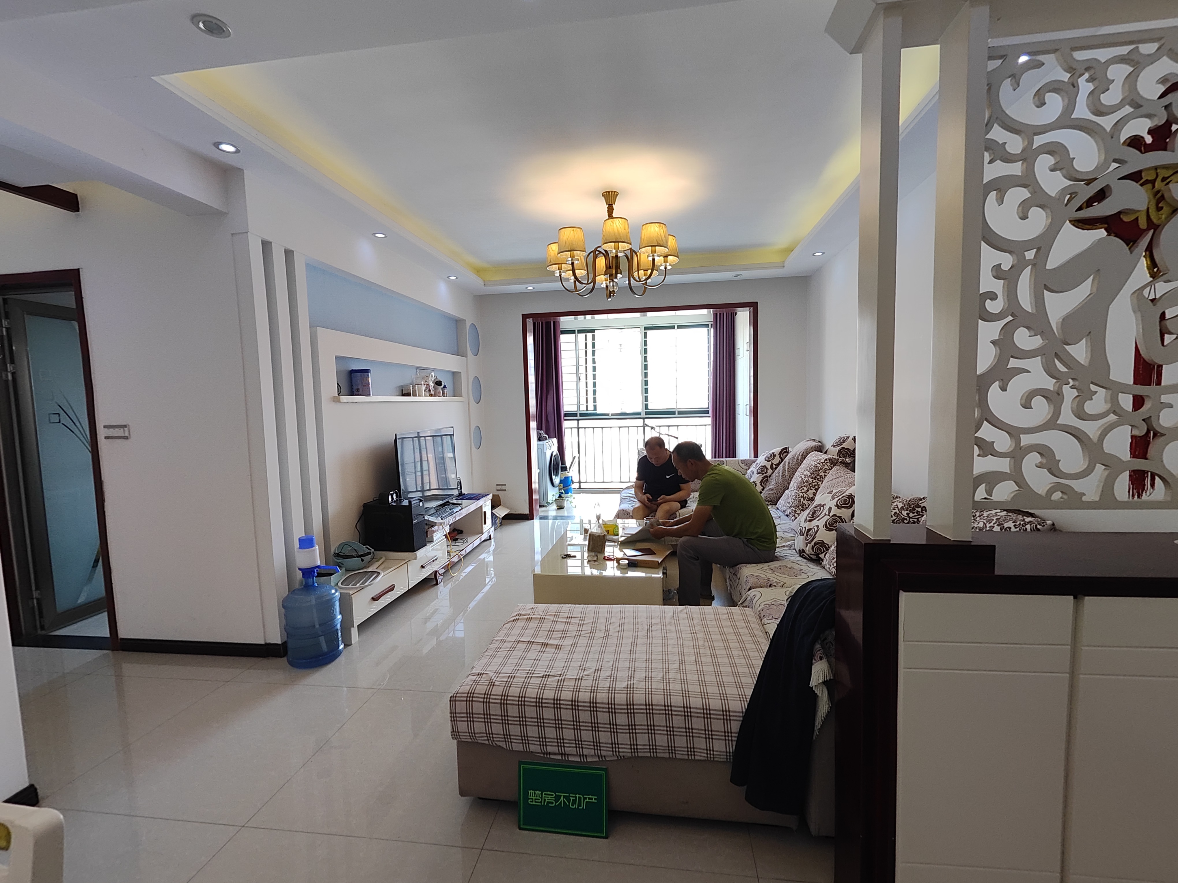 漫城林语精装三房中间楼层家具家电都带，诚意出售看房方便