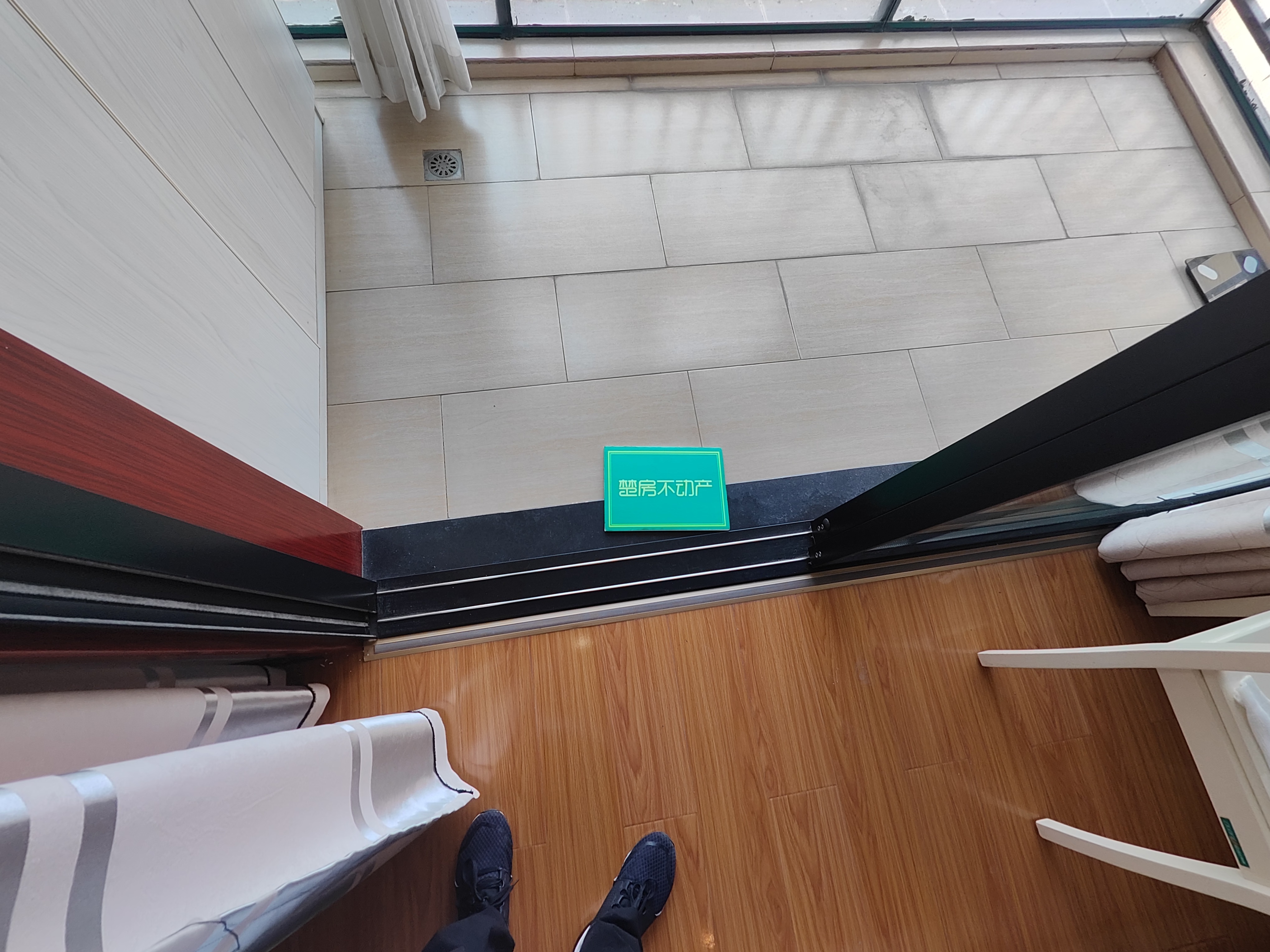 漫城林语精装三房中间楼层家具家电都带，诚意出售看房方便