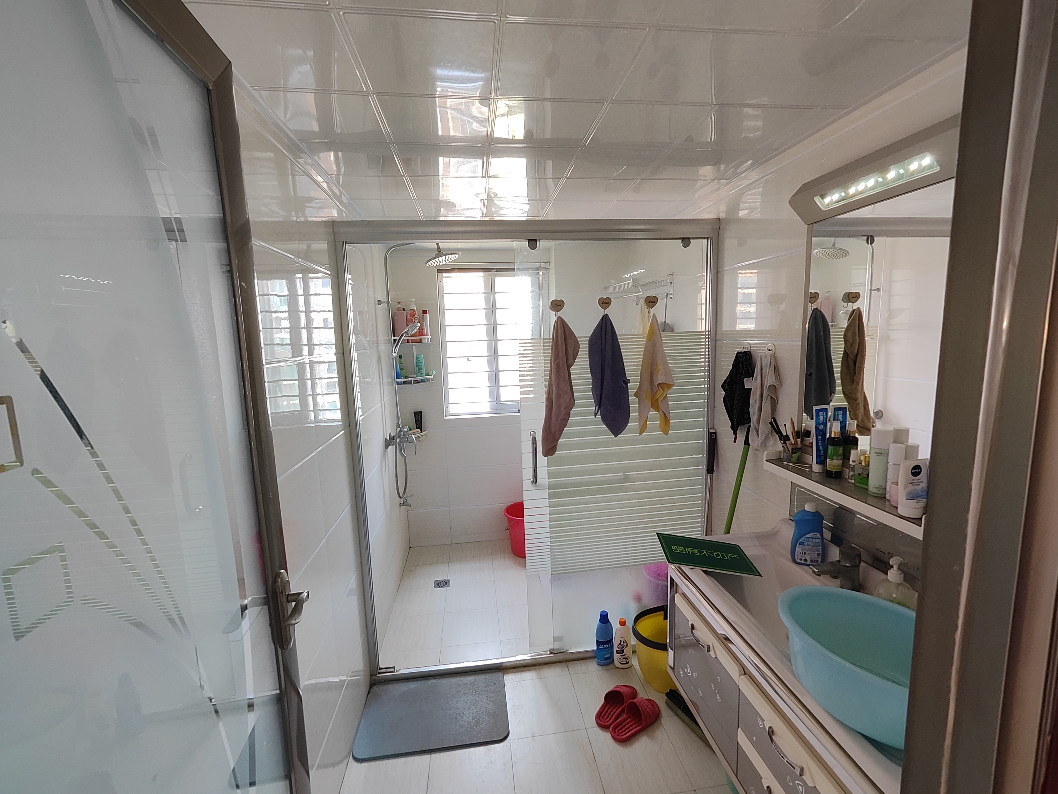 漫城林语精装三房中间楼层家具家电都带，诚意出售看房方便