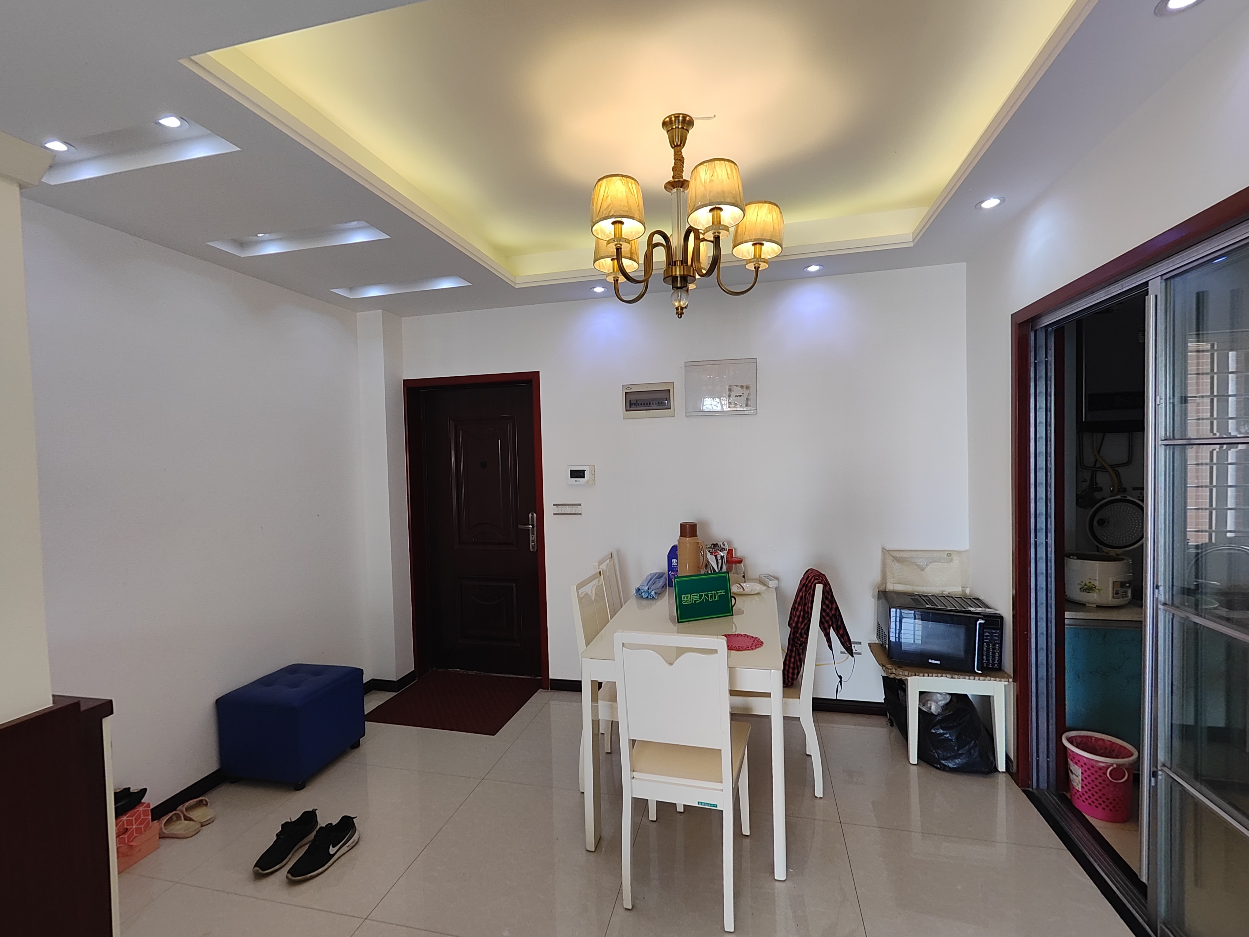 漫城林语精装三房中间楼层家具家电都带，诚意出售看房方便