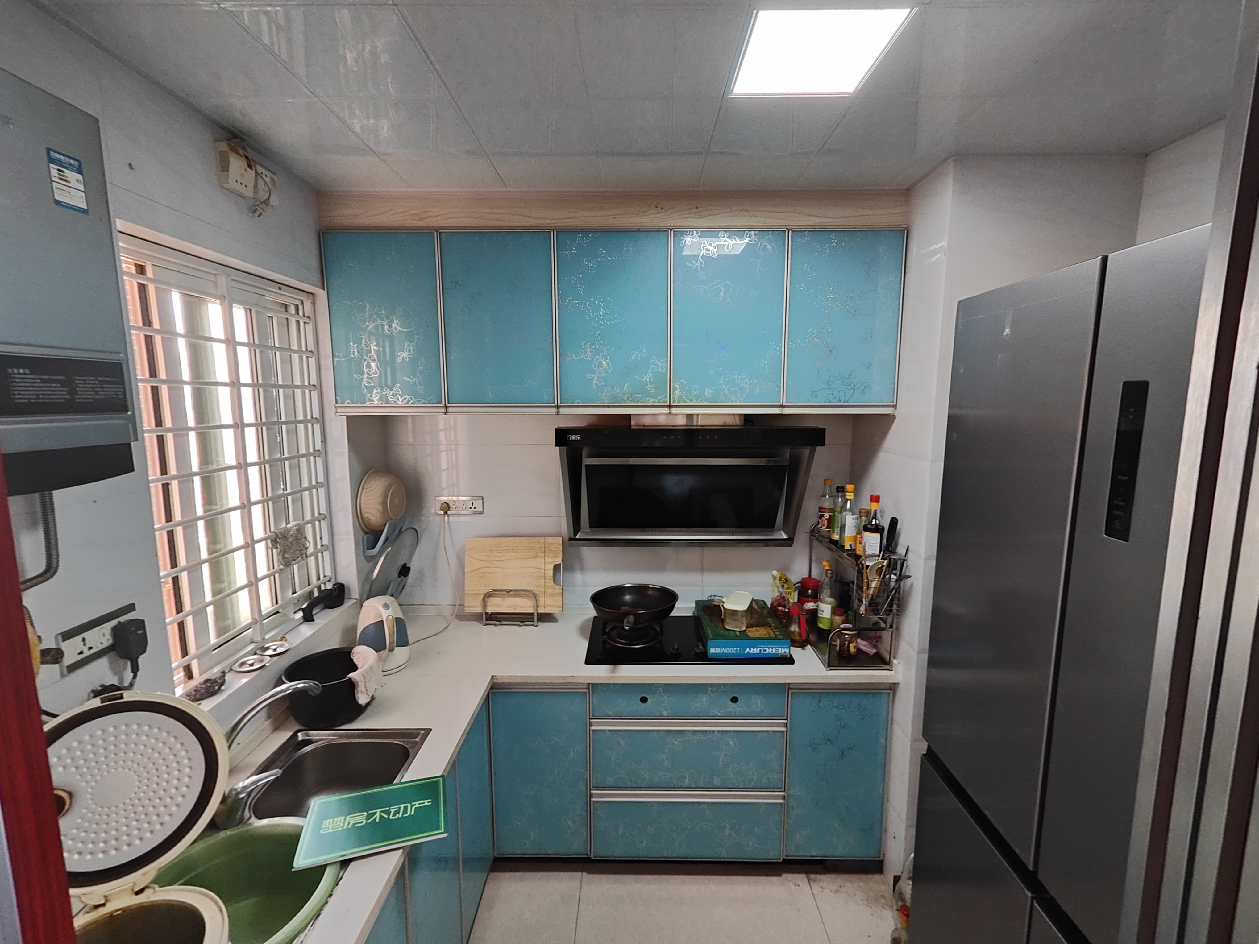 漫城林语精装三房中间楼层家具家电都带，诚意出售看房方便