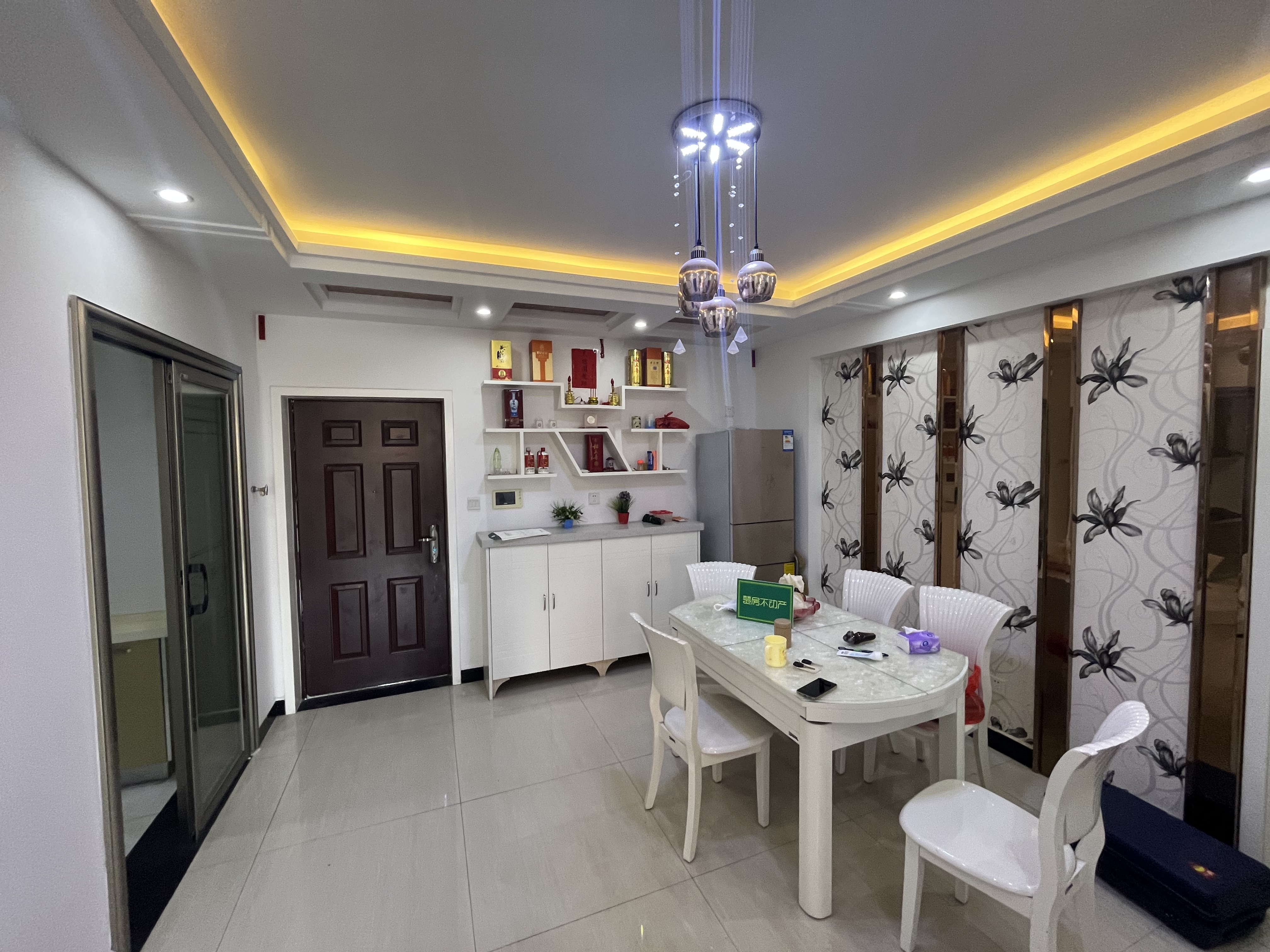 紫金城精装两房南北通透楼层好证满二房东诚意出售