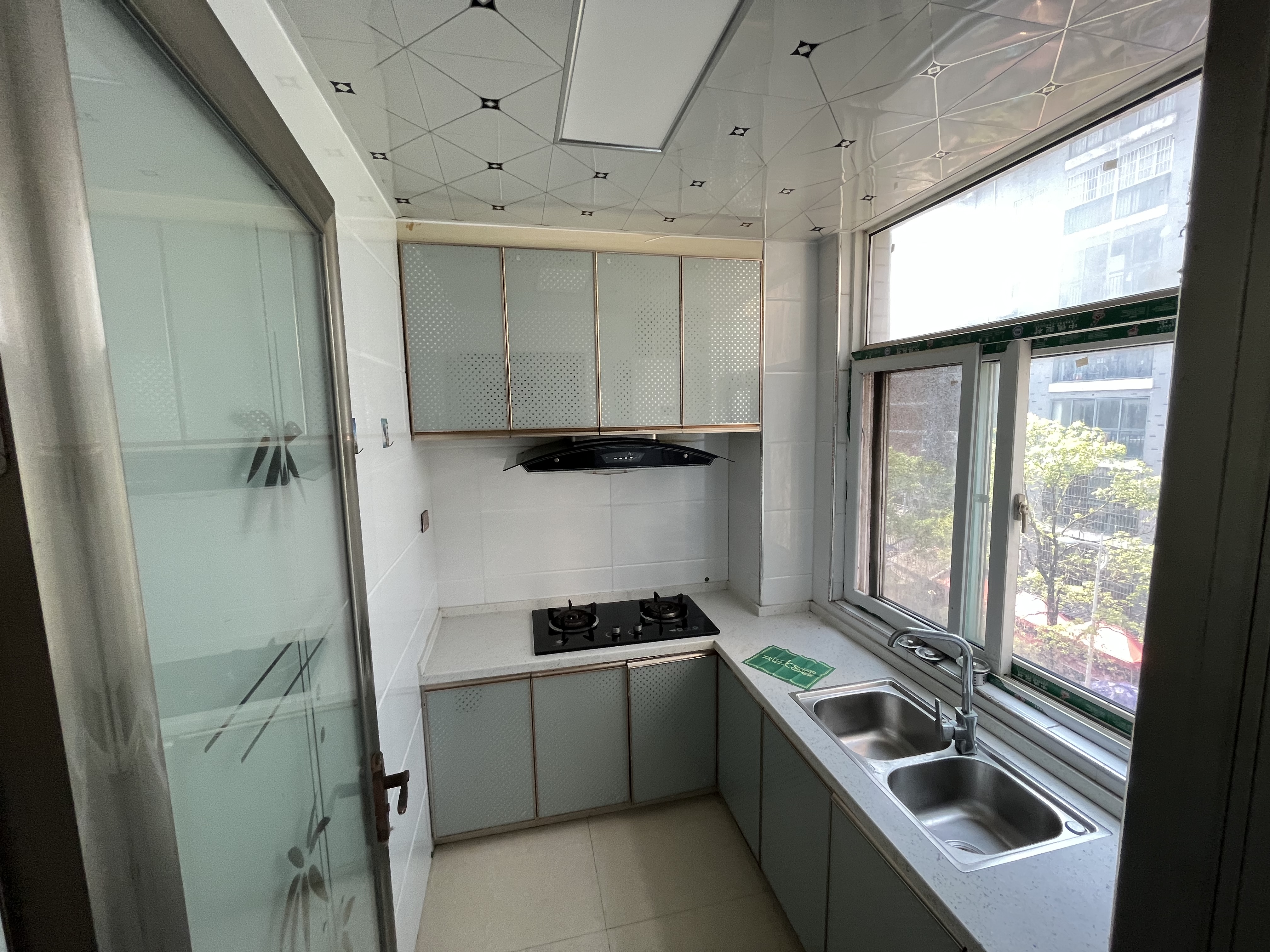 和园公馆精装两房步梯好楼层