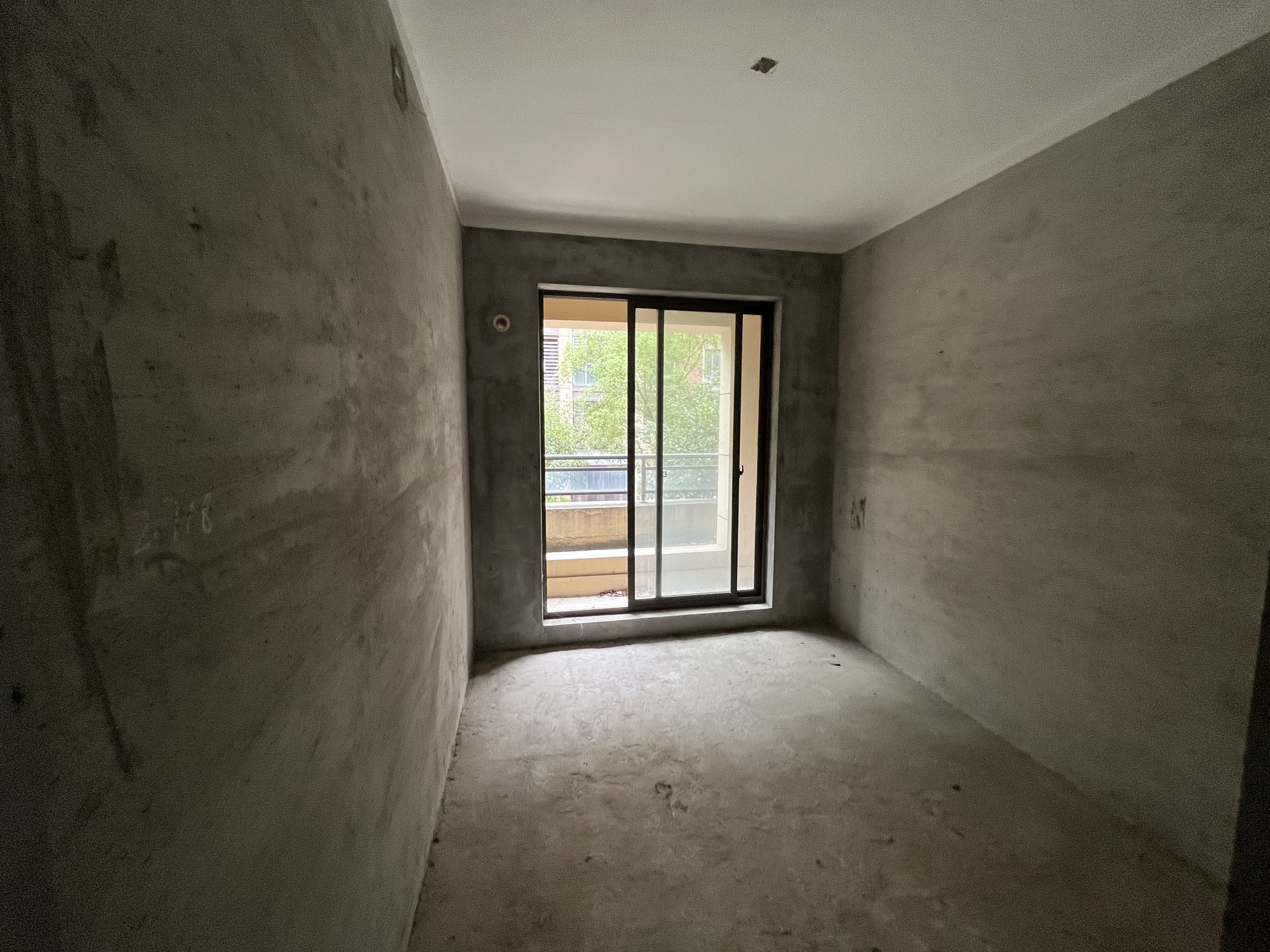 绿地香格里拉一二楼毛坯复式带花园空气清新天然氧吧带车库房东诚意出售